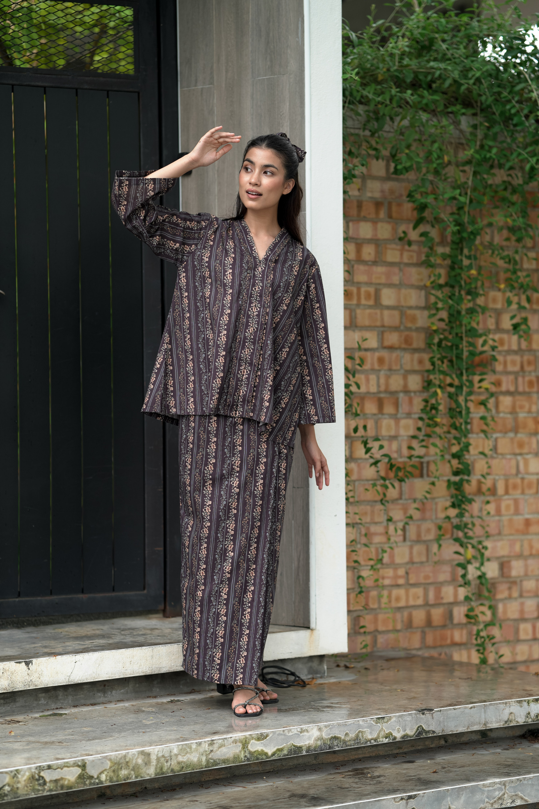 KEBAYA LINA - HONEY BROWN