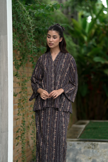 KEBAYA LINA - BLOOMING COFFEE