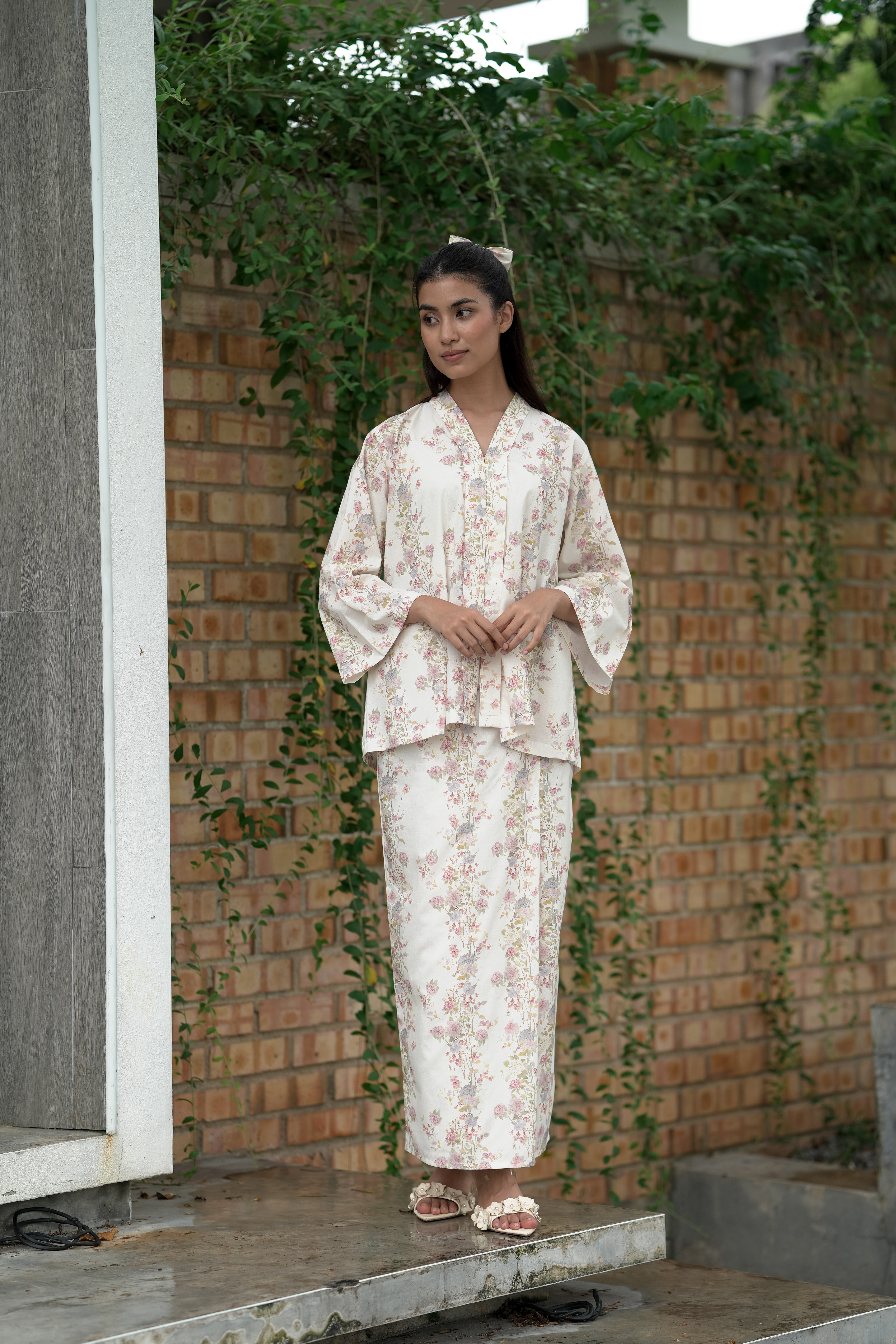 KEBAYA LINA - VANILLA PINK