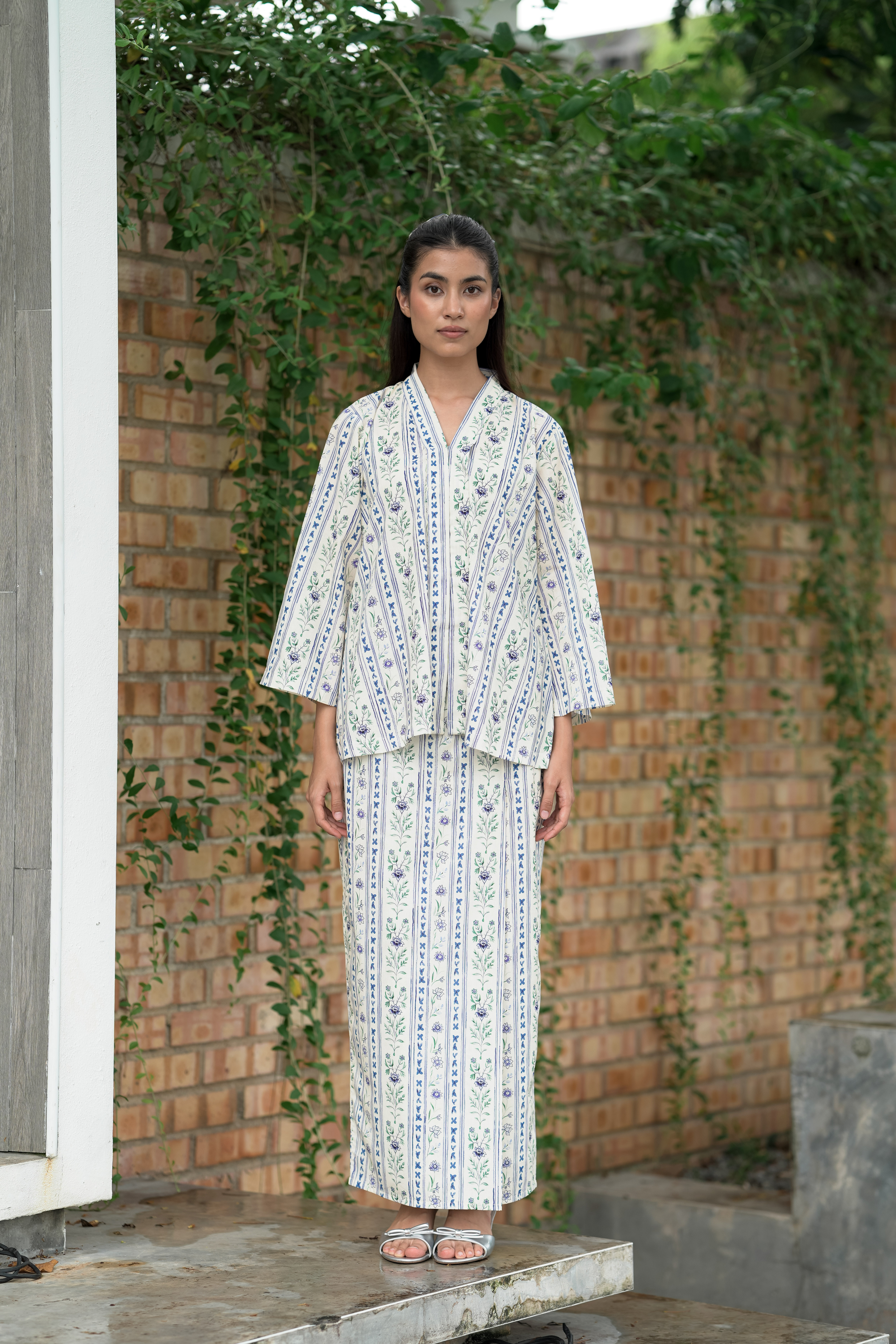 KEBAYA LINA - GARDEN BLUE