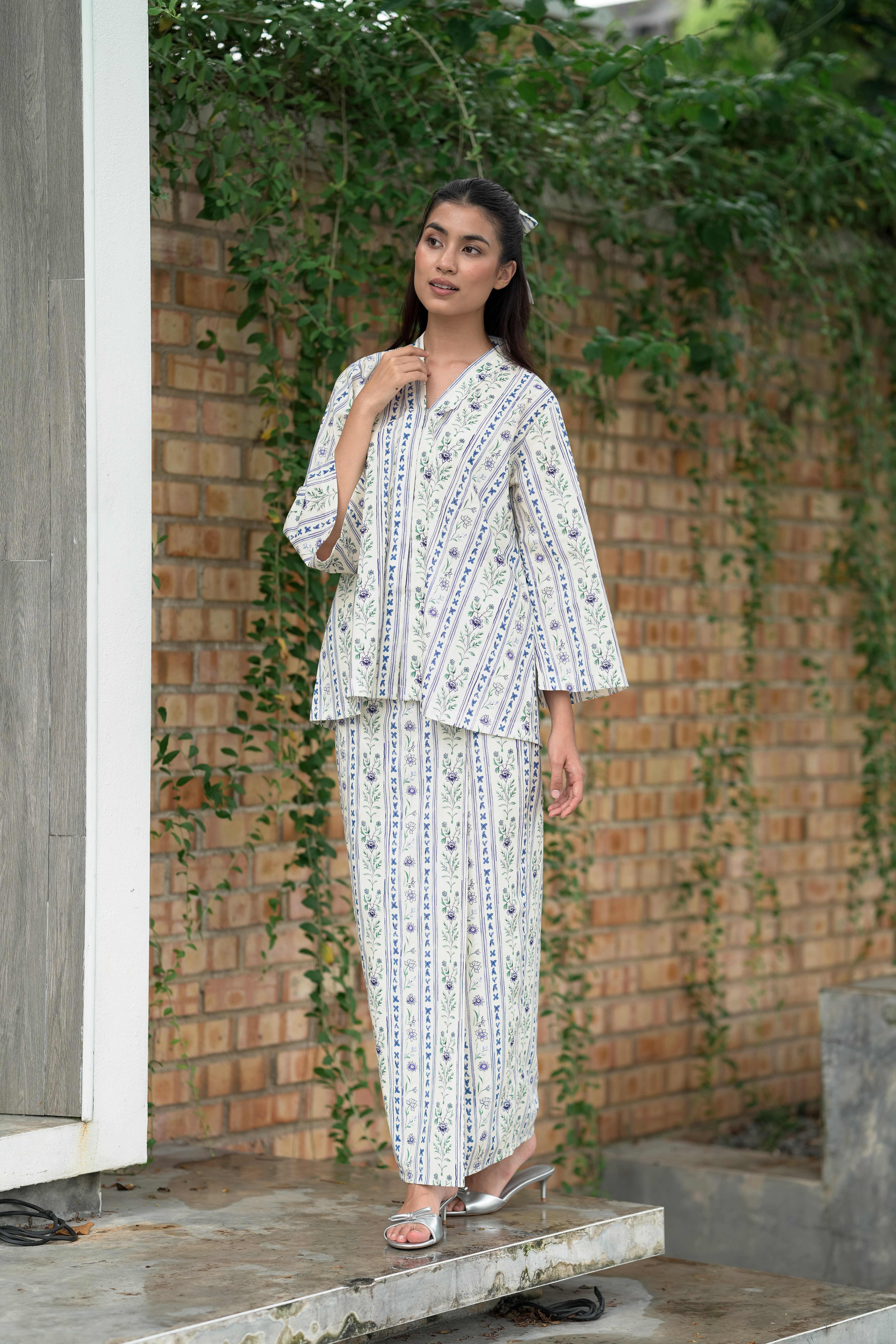KEBAYA LINA - GARDEN BLUE