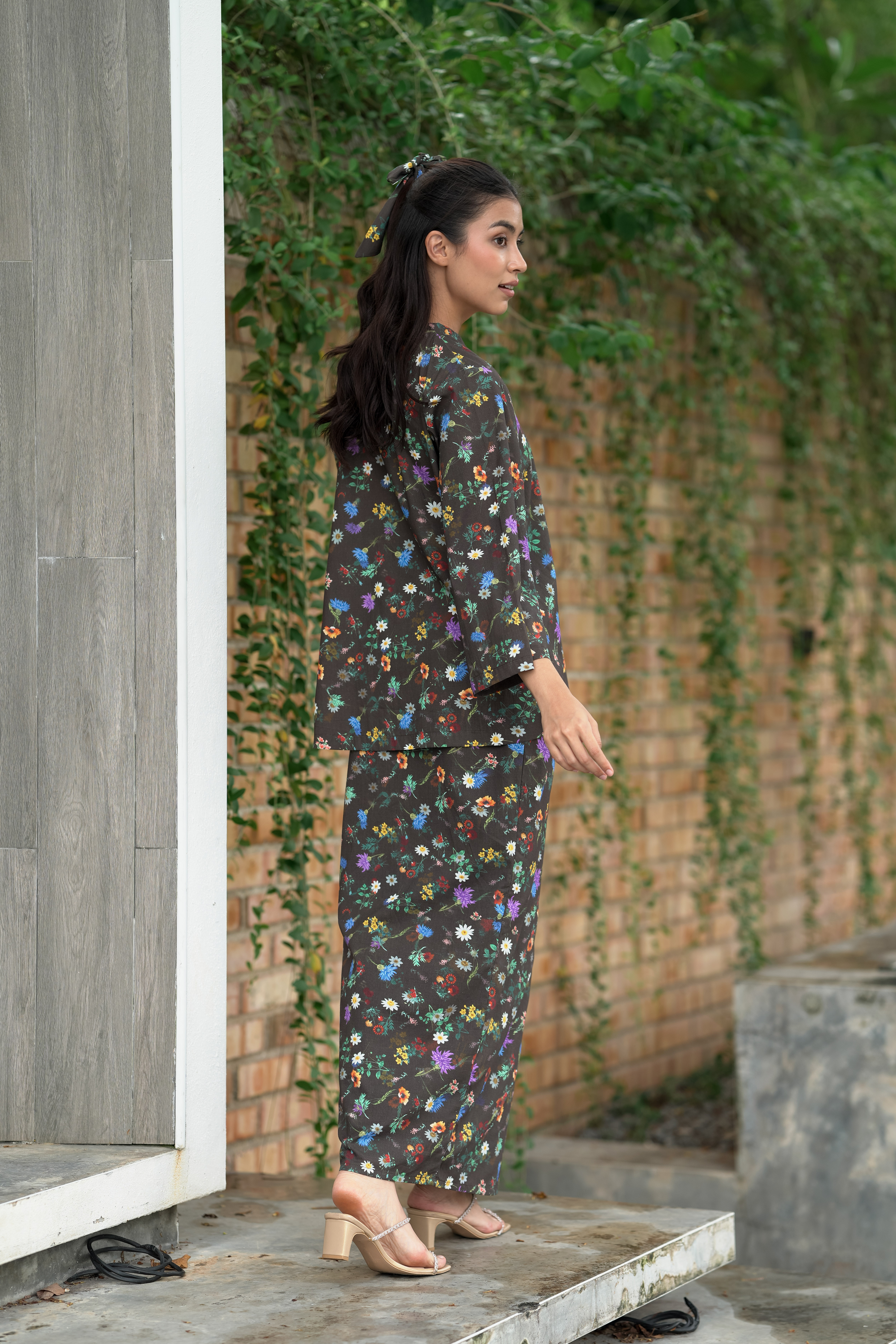 KEBAYA LINA - BLOOMING COFFEE