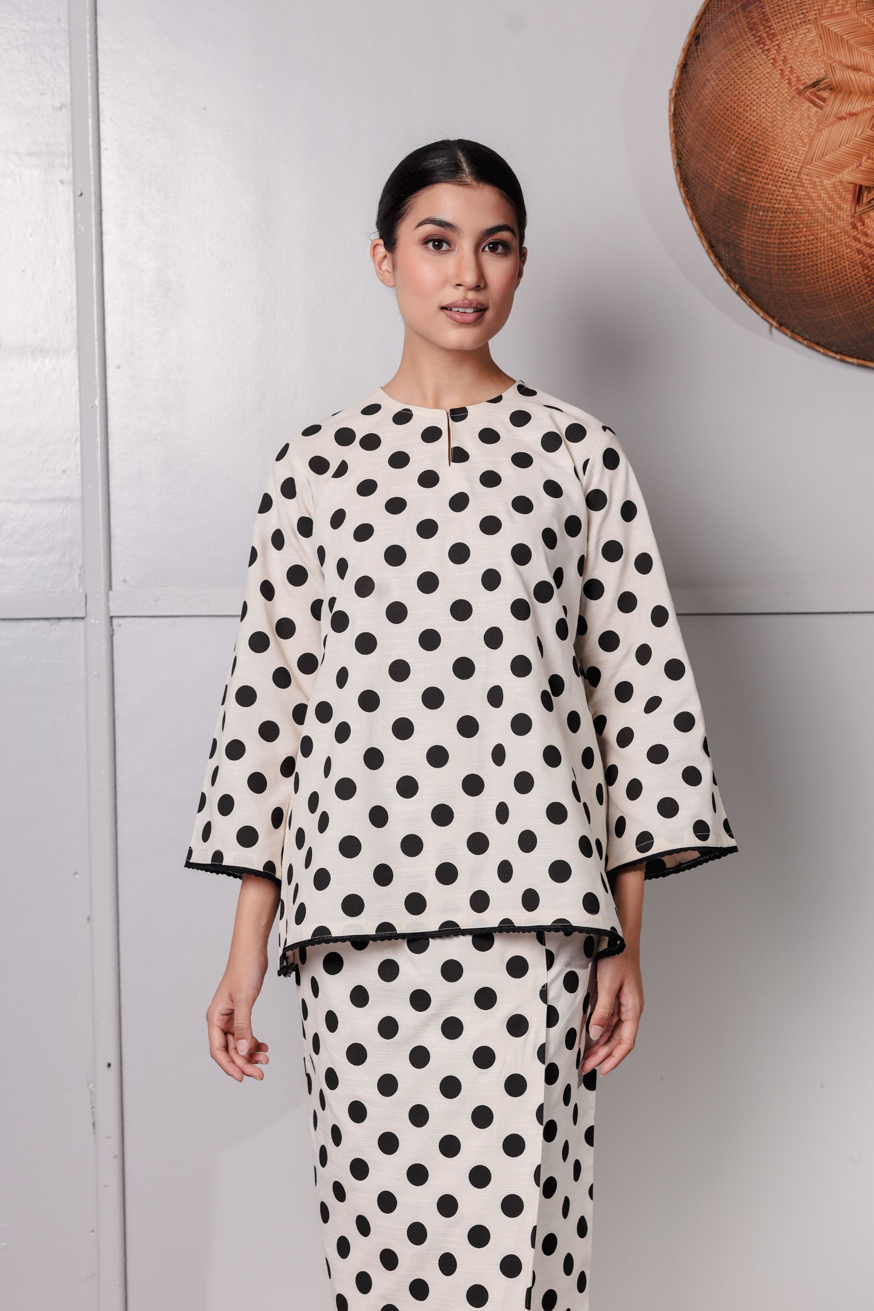 KURONG ASIAH - POLKA BLACK 