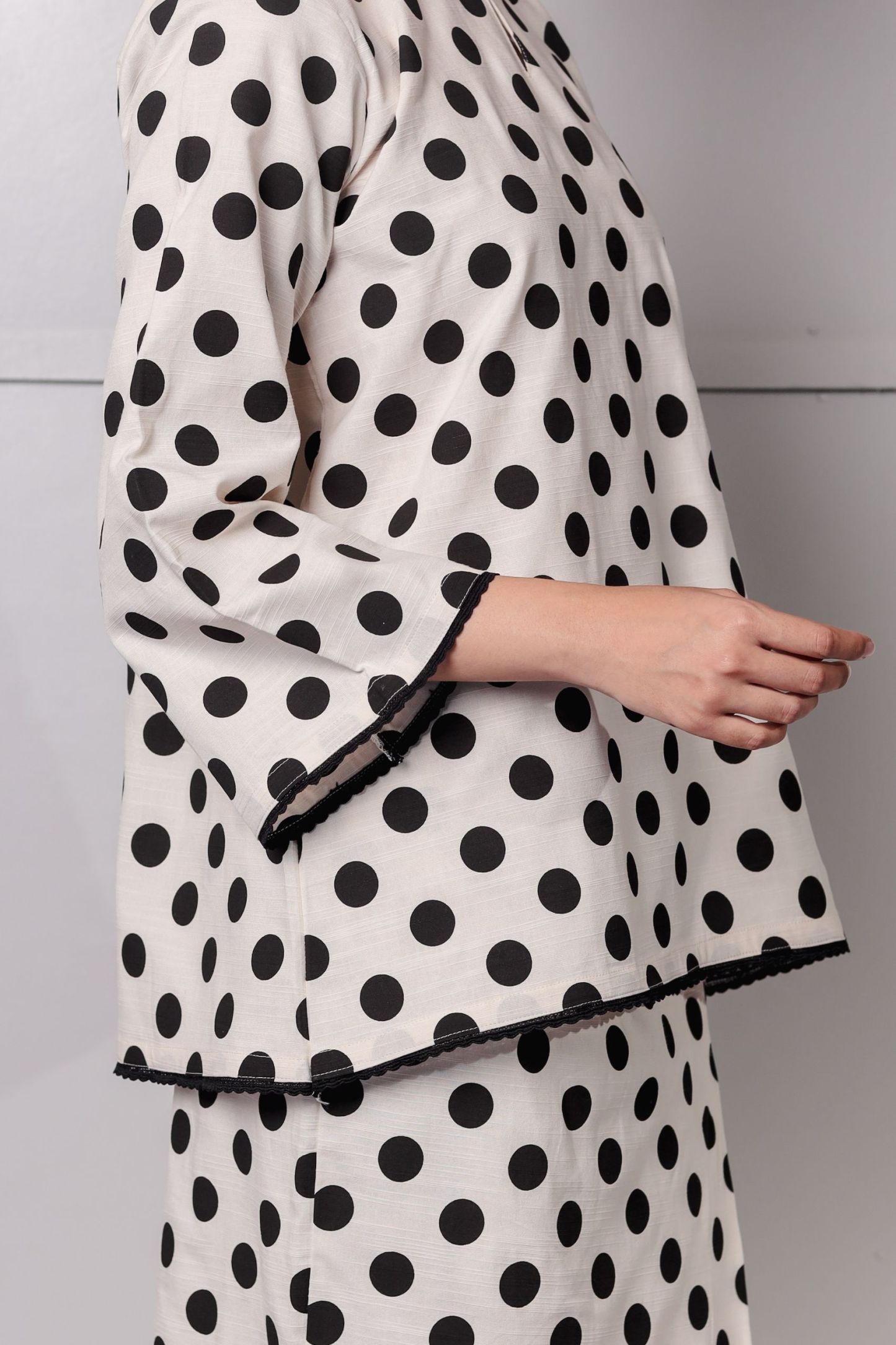 KURONG ASIAH - POLKA BLACK 
