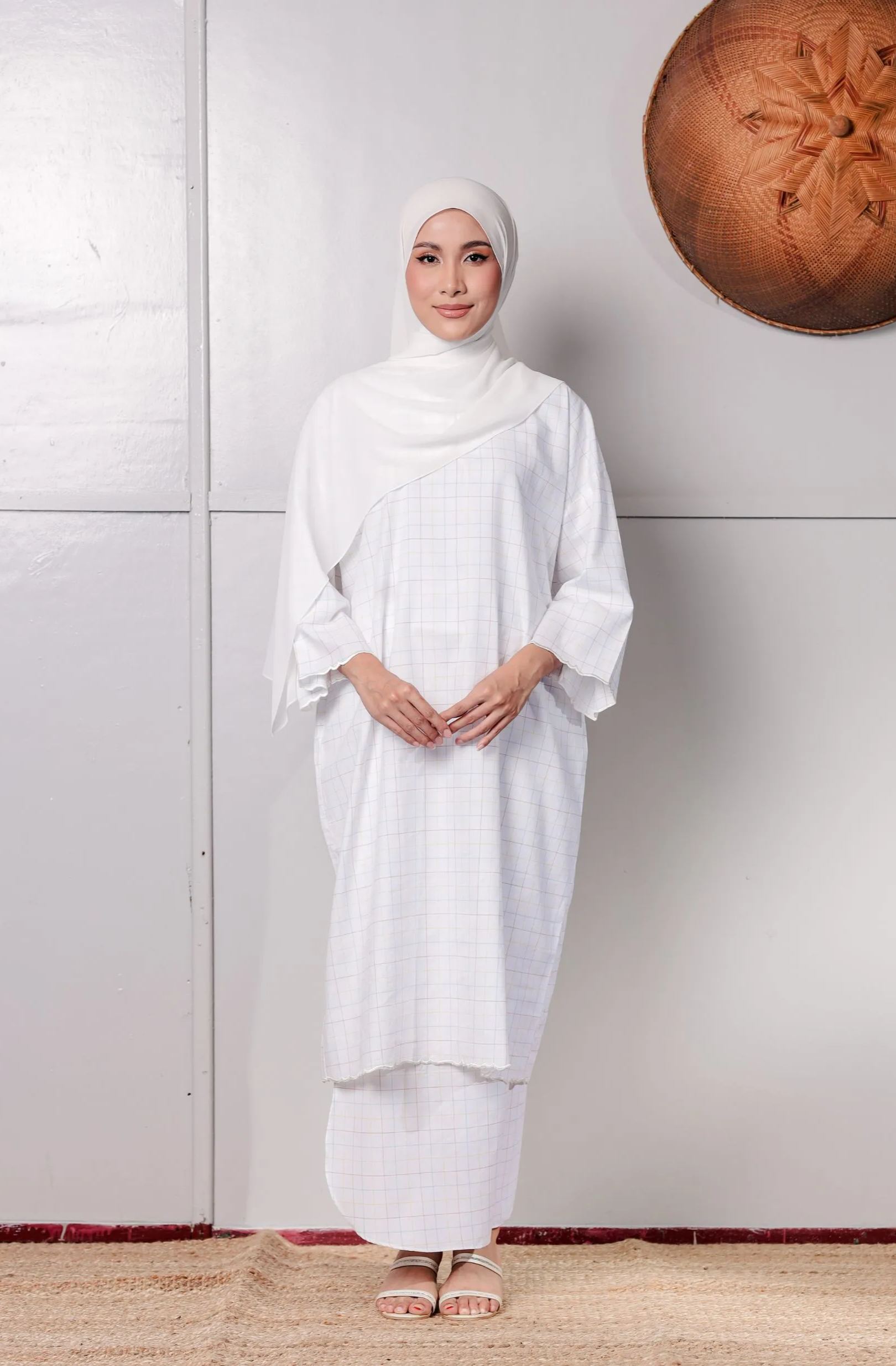 KURONG ZAINAB - CHECKED WHITE