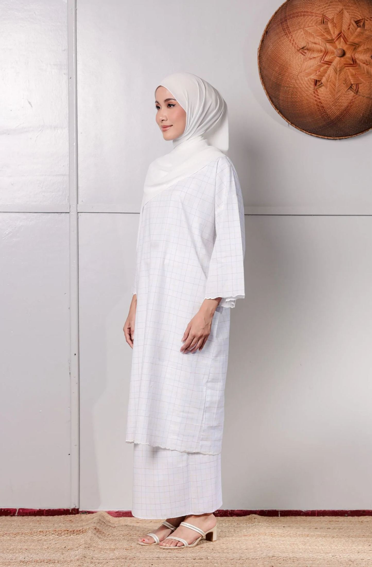 KURONG ZAINAB - CHECKED WHITE