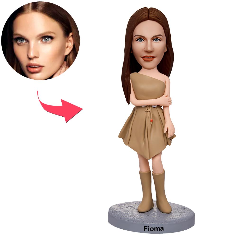 المرأة الحديثة في مدينة Bobblehead مخصصة مع نص محفور - 