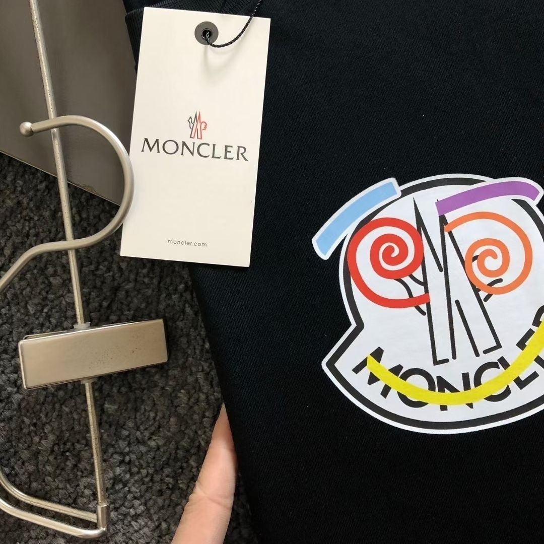 【Moncler 】（モンクレール）男女兼用、ご好評に付き再入荷！