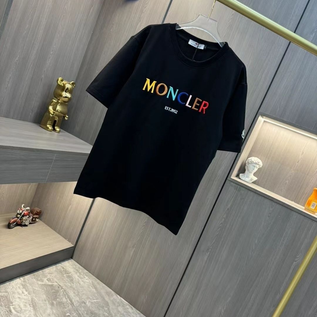 【Moncler 】（モンクレール）男女兼用、ご好評に付き再入荷！