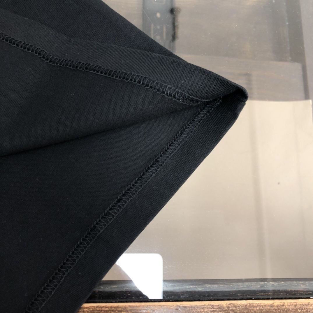 【DIOR】（ディオール）半袖 男女兼用、ご好評に付き再入荷！