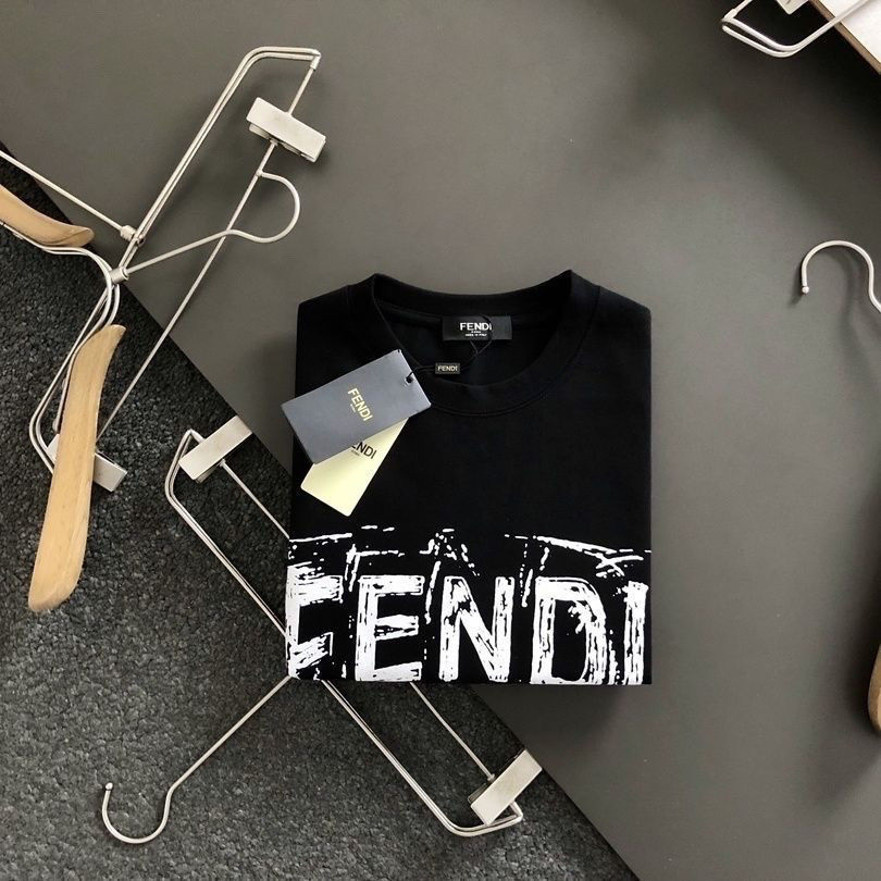 【FENDI公式旗艦店】 Tシャツ ご好評に付き再入荷！