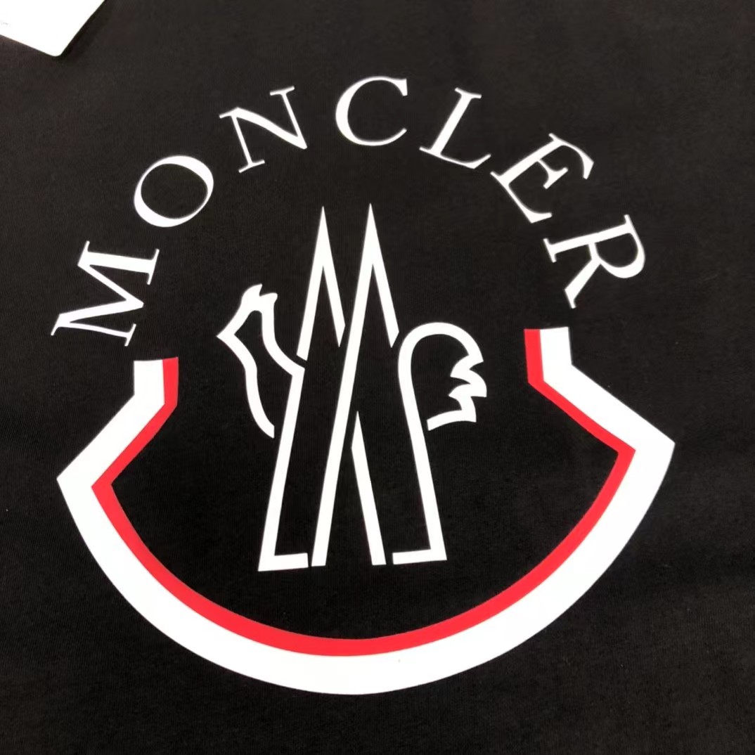 【Moncler 】（モンクレール）男女兼用、ご好評に付き再入荷！