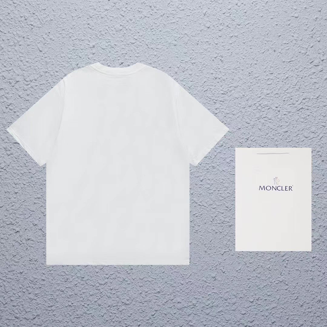 【Moncler 】（モンクレール）男女兼用、ご好評に付き再入荷！