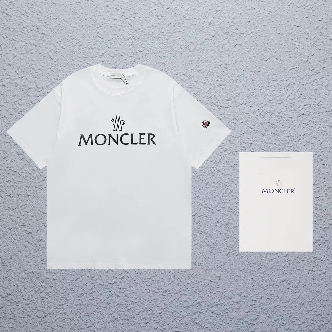 【Moncler 】（モンクレール）男女兼用、ご好評に付き再入荷！