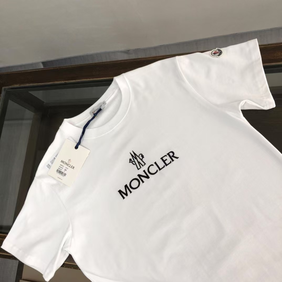 【Moncler 】（モンクレール）男女兼用、ご好評に付き再入荷！
