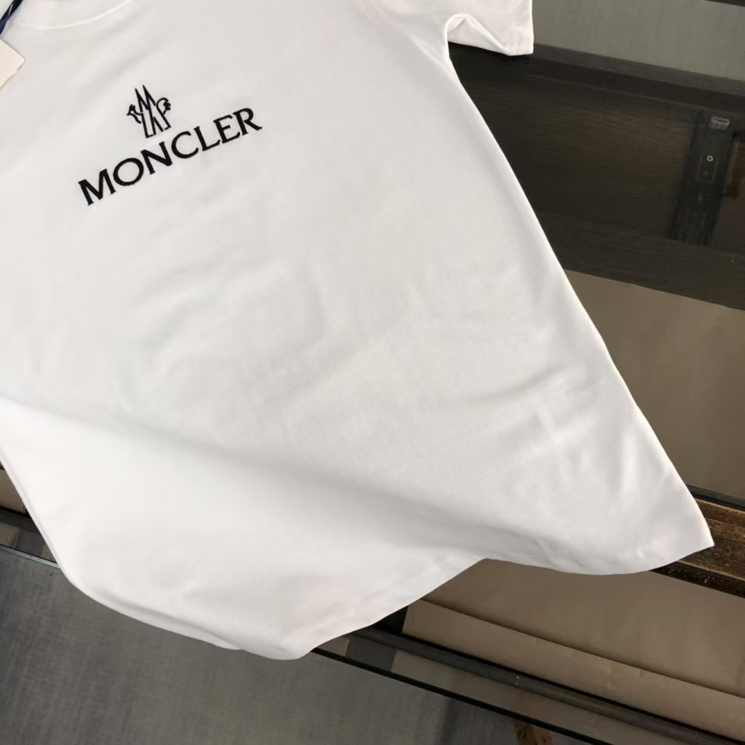 【Moncler 】（モンクレール）男女兼用、ご好評に付き再入荷！