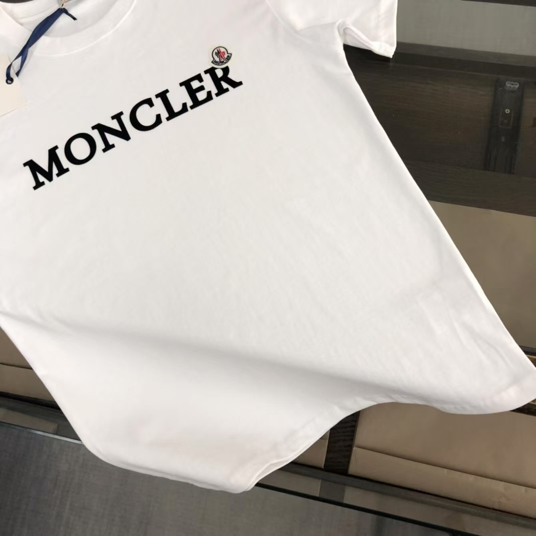 【Moncler 】（モンクレール）男女兼用、ご好評に付き再入荷！