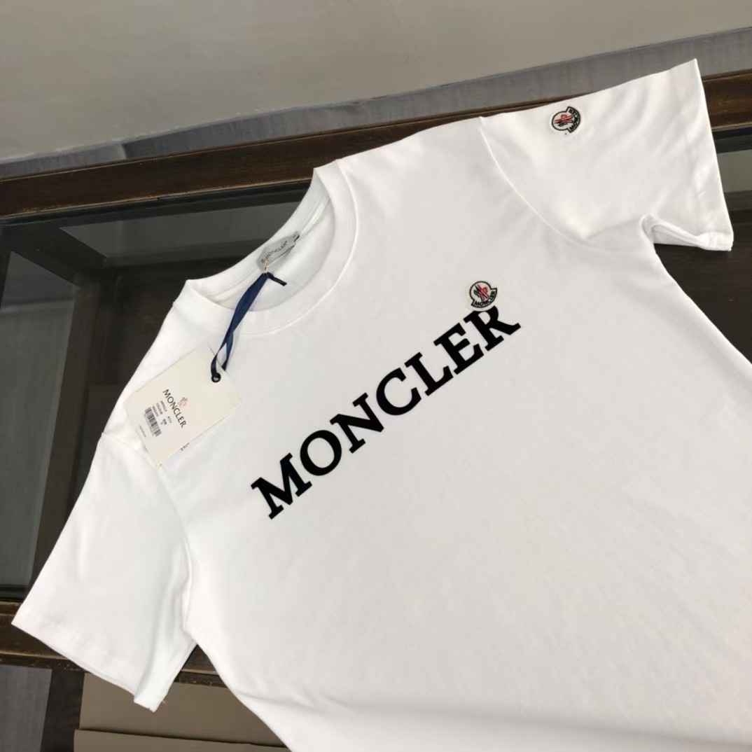 【Moncler 】（モンクレール）男女兼用、ご好評に付き再入荷！