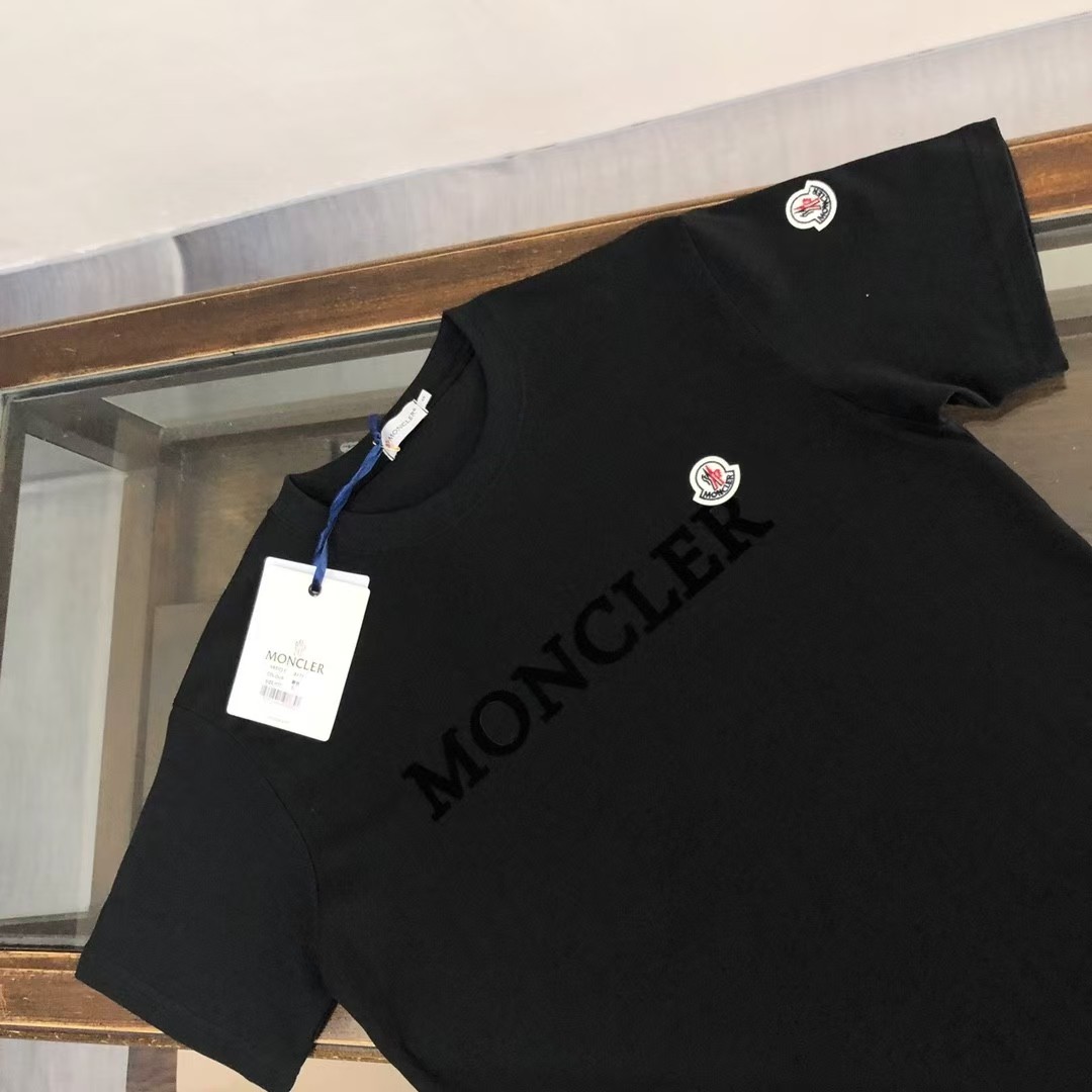 【Moncler 】（モンクレール）男女兼用、ご好評に付き再入荷！