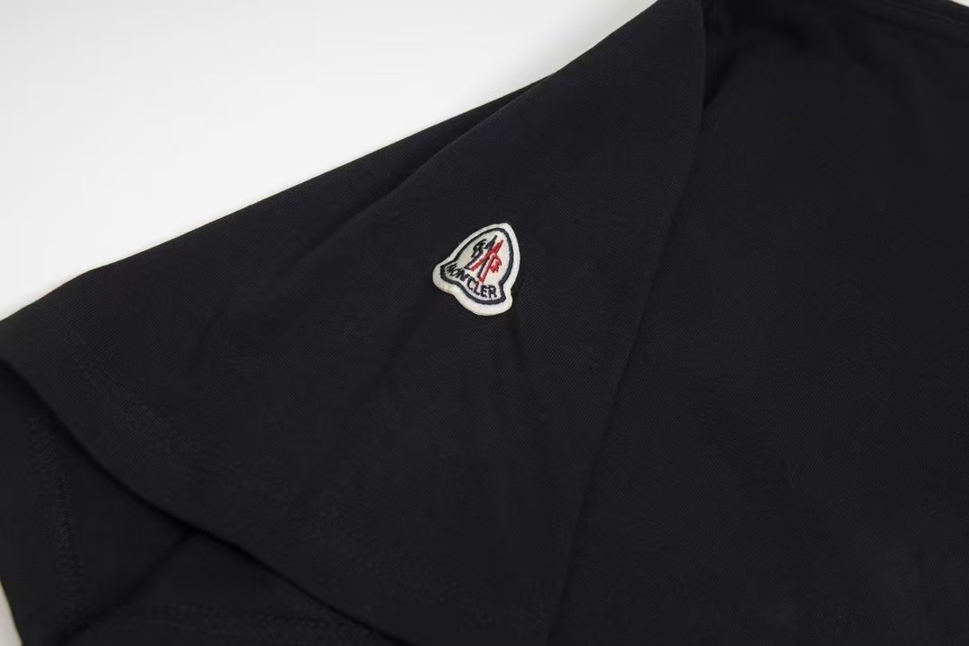 【Moncler 】（モンクレール）男女兼用、ご好評に付き再入荷！