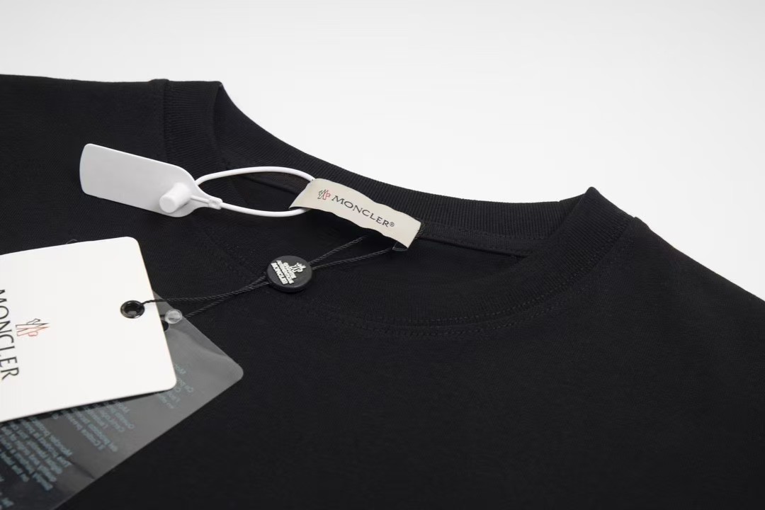 【Moncler 】（モンクレール）男女兼用、ご好評に付き再入荷！