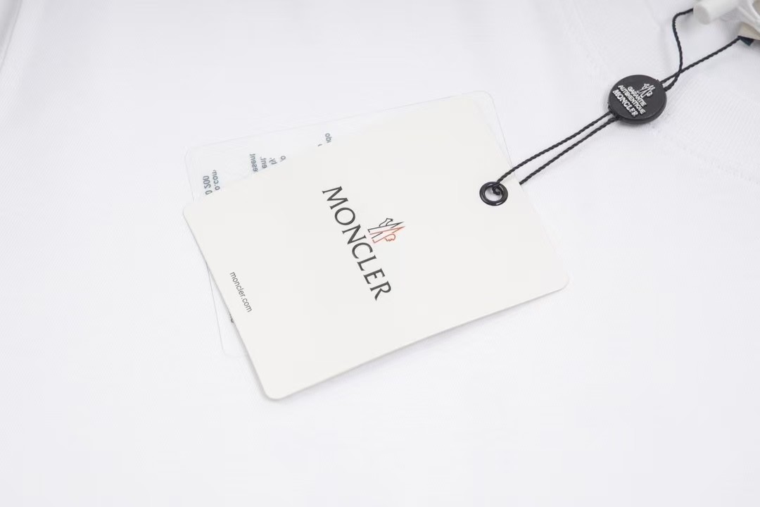 【Moncler 】（モンクレール）男女兼用、ご好評に付き再入荷！