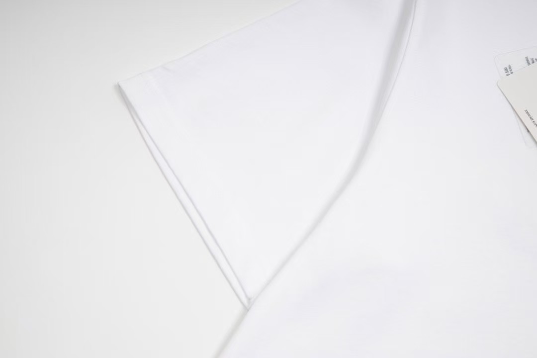 【Moncler 】（モンクレール）男女兼用、ご好評に付き再入荷！