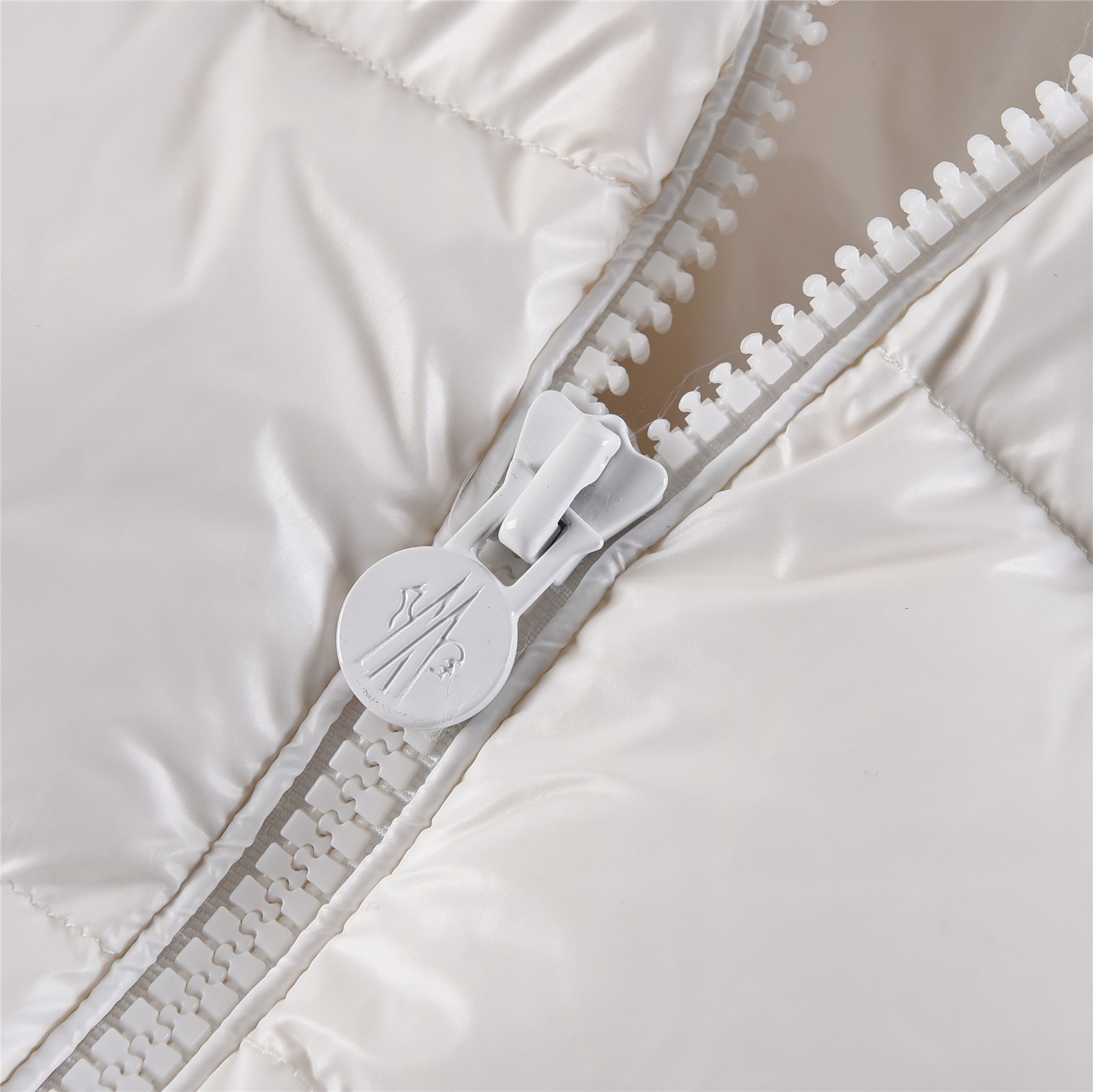 MONCLER ダウンジャケット Salzman（ユニセックス）