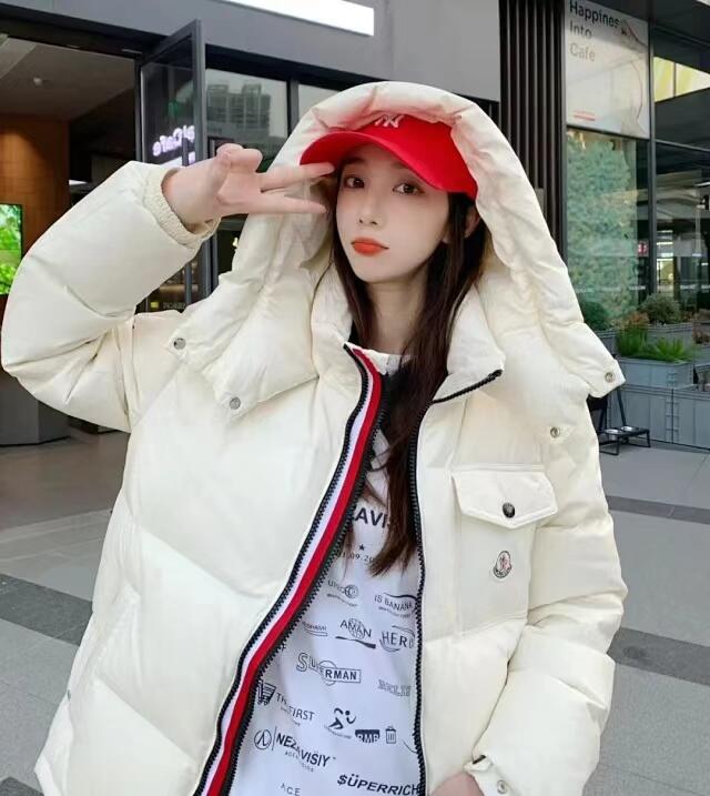 【公式認定ストア】MONCLERモンクレール 定番ダウンコート 限定発売中！多くの著名人やセレブに愛用されています! 爆買い！即完売必至 Montbeliard「三色ストライプジッパー」(さんしょくストライプジッパー)