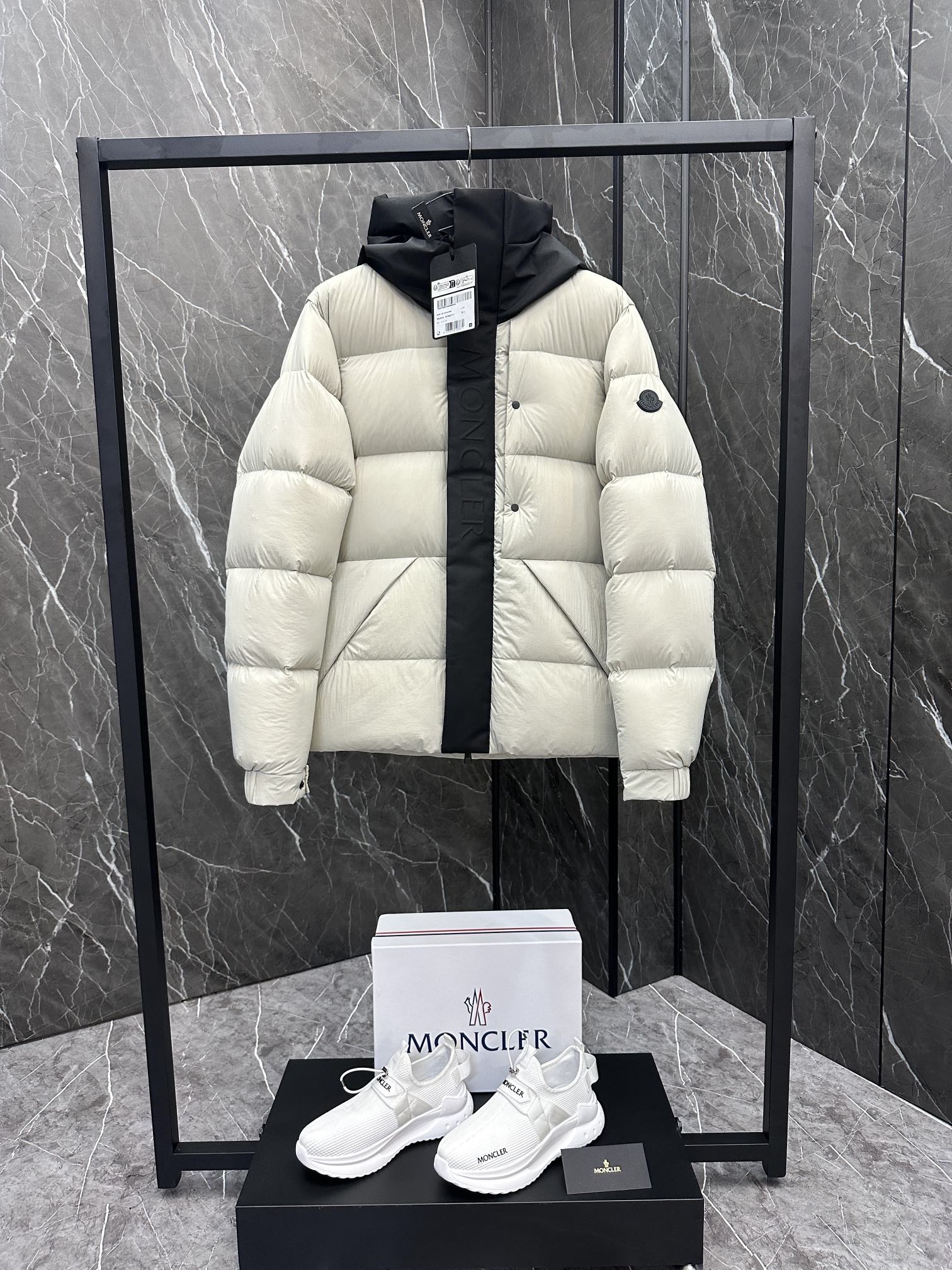 【公式認定ストア】MONCLER  Madeira モンクレール 定番ダウンコート 限定発売中！多くの著名人やセレブに愛用されています! 爆買い！即完売必至