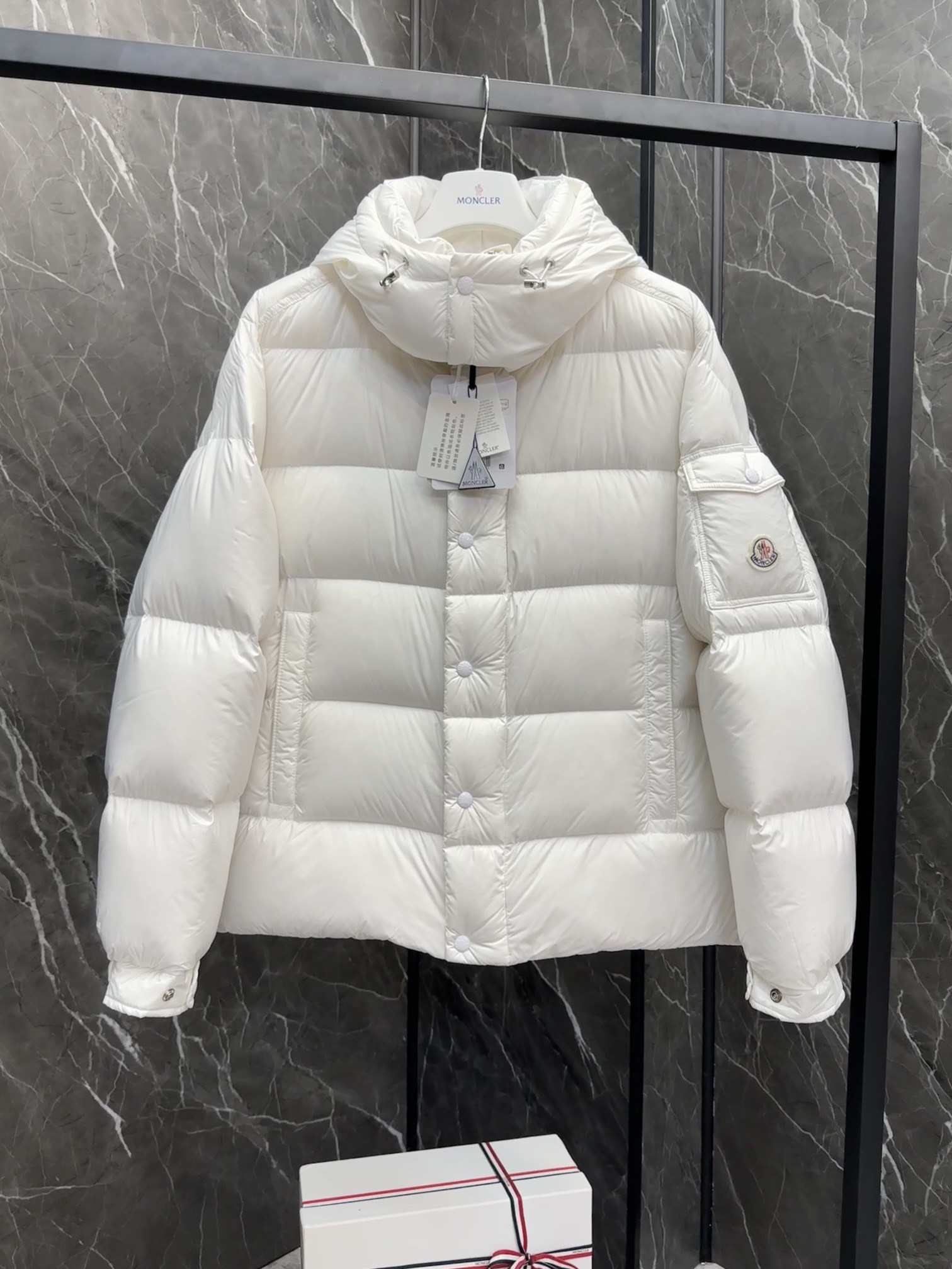 【公式認定ストア】MONCLERモンクレール 定番ダウンコート 限定発売中！多くの著名人やセレブに愛用されています! 爆買い！即完売必至 MAYA（ユニセックス）