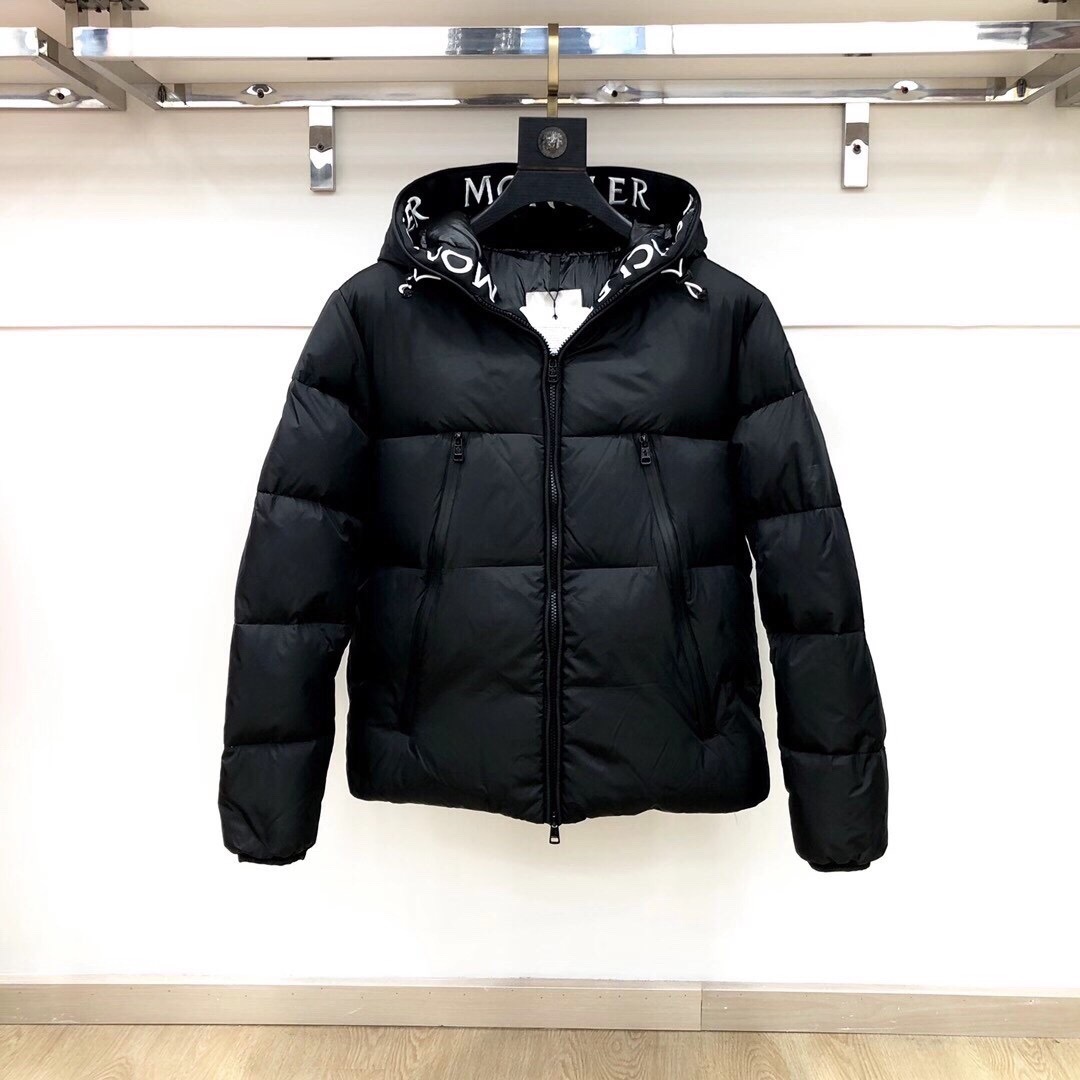 【公式認定ストア】MONCLER   Montcla（ユニセックス）多くの著名人やセレブに愛用されています! 即完売必至