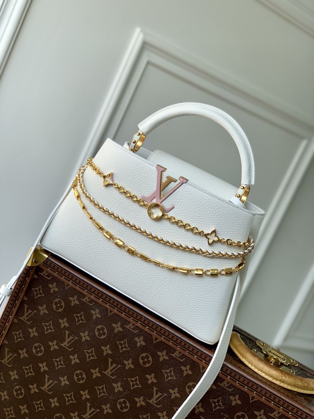 LV 2025新作 Capucinesレディース   チェーン付きハンドバッグ