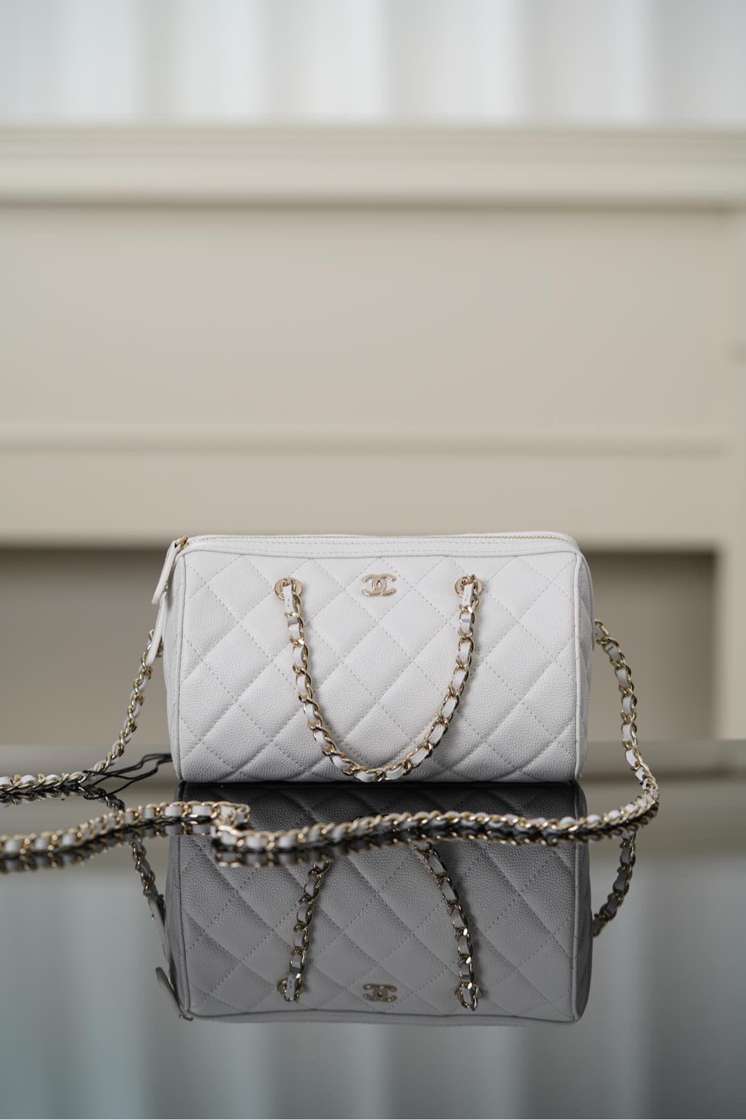 Chanel 25P シャネル 2025年春コレクション ボウリングバッグ風のリュック型ショルダーバッグ