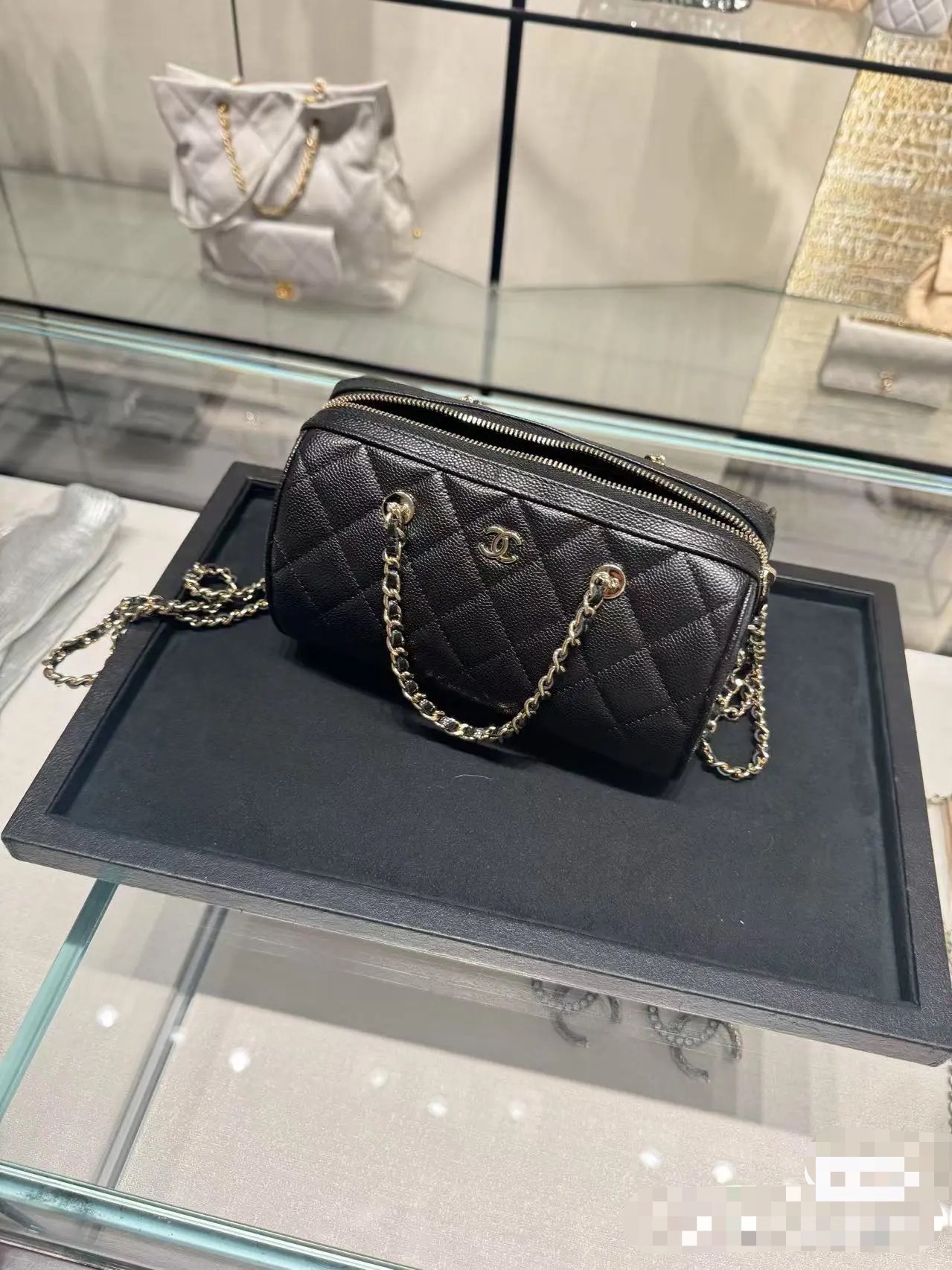 Chanel 25P シャネル 2025年春コレクション ボウリングバッグ風のリュック型ショルダーバッグ