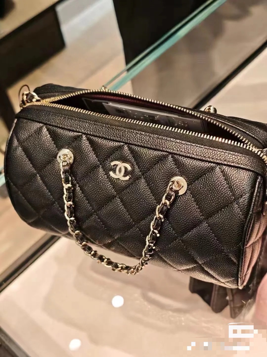 Chanel 25P シャネル 2025年春コレクション ボウリングバッグ風のリュック型ショルダーバッグ