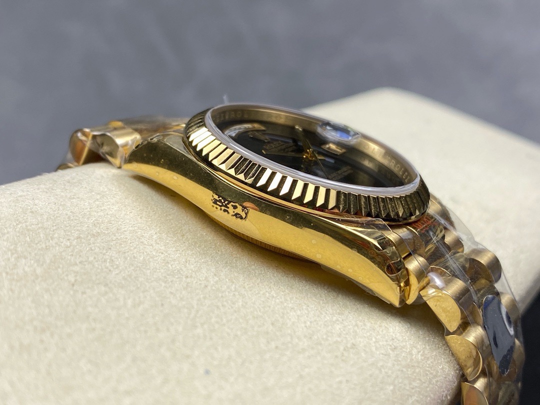 NEW 2025 新2025ロレックス デイトジャスト 40mm ブラックダイアル ベージュゴールドケース ロレックス