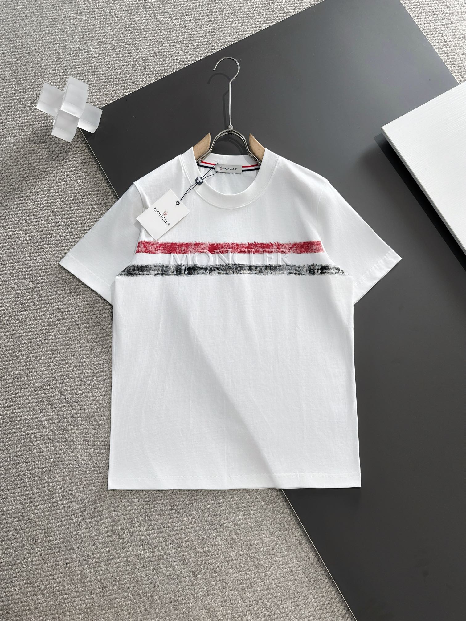 【Moncler 】（モンクレール）半袖 男女兼用Tシャツ