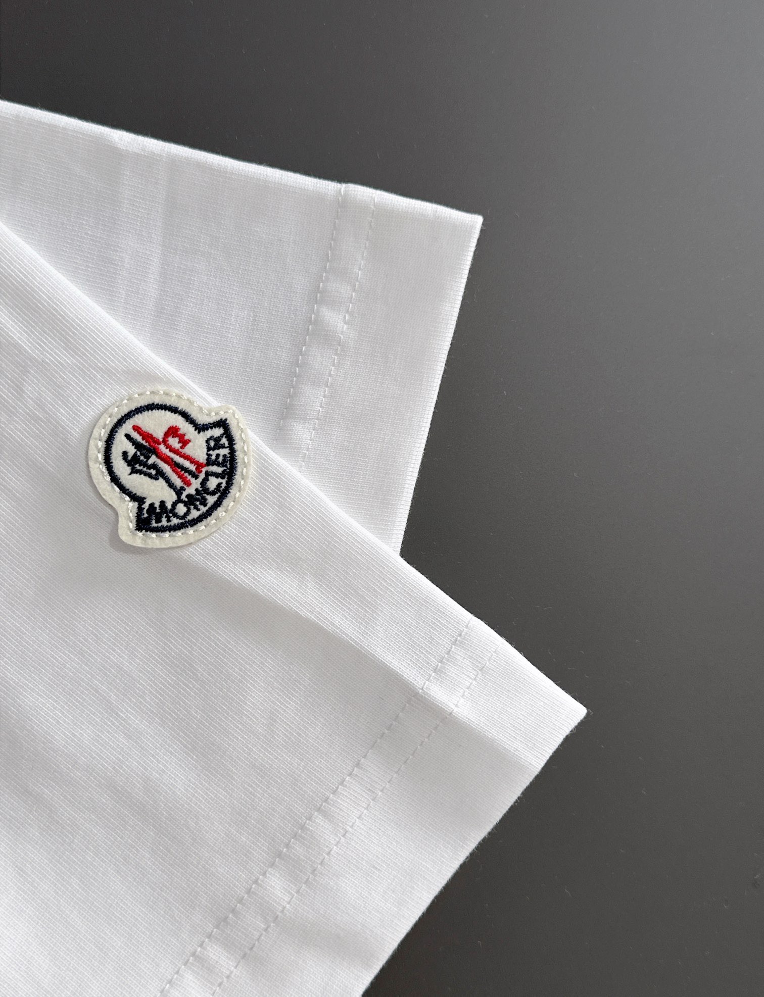 【Moncler 】（モンクレール）半袖 男女兼用Tシャツ