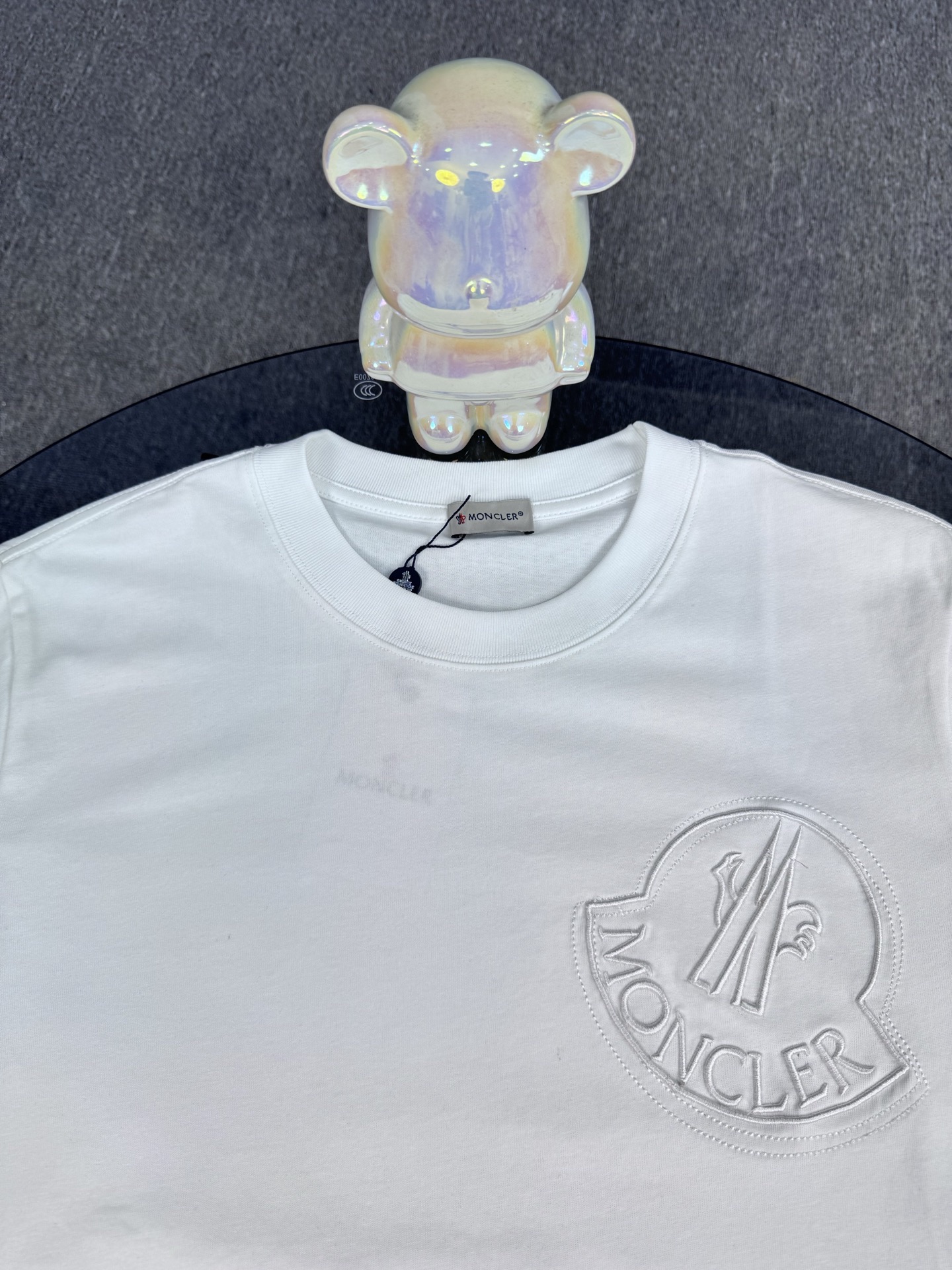 【Moncler 】（モンクレール）胸の刺繍 半袖 男女兼用Tシャツ