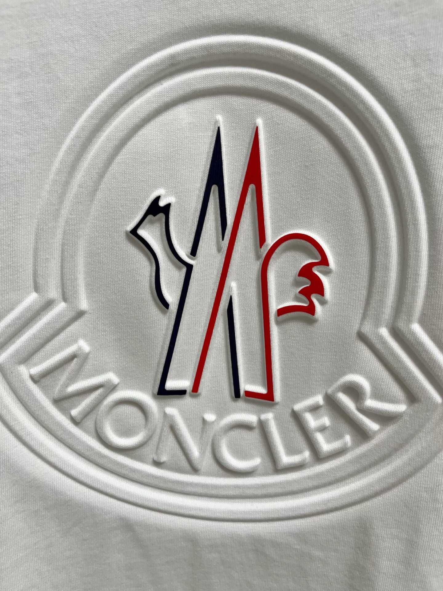 【Moncler 】（モンクレール）胸の刺繍 半袖 男女兼用Tシャツ