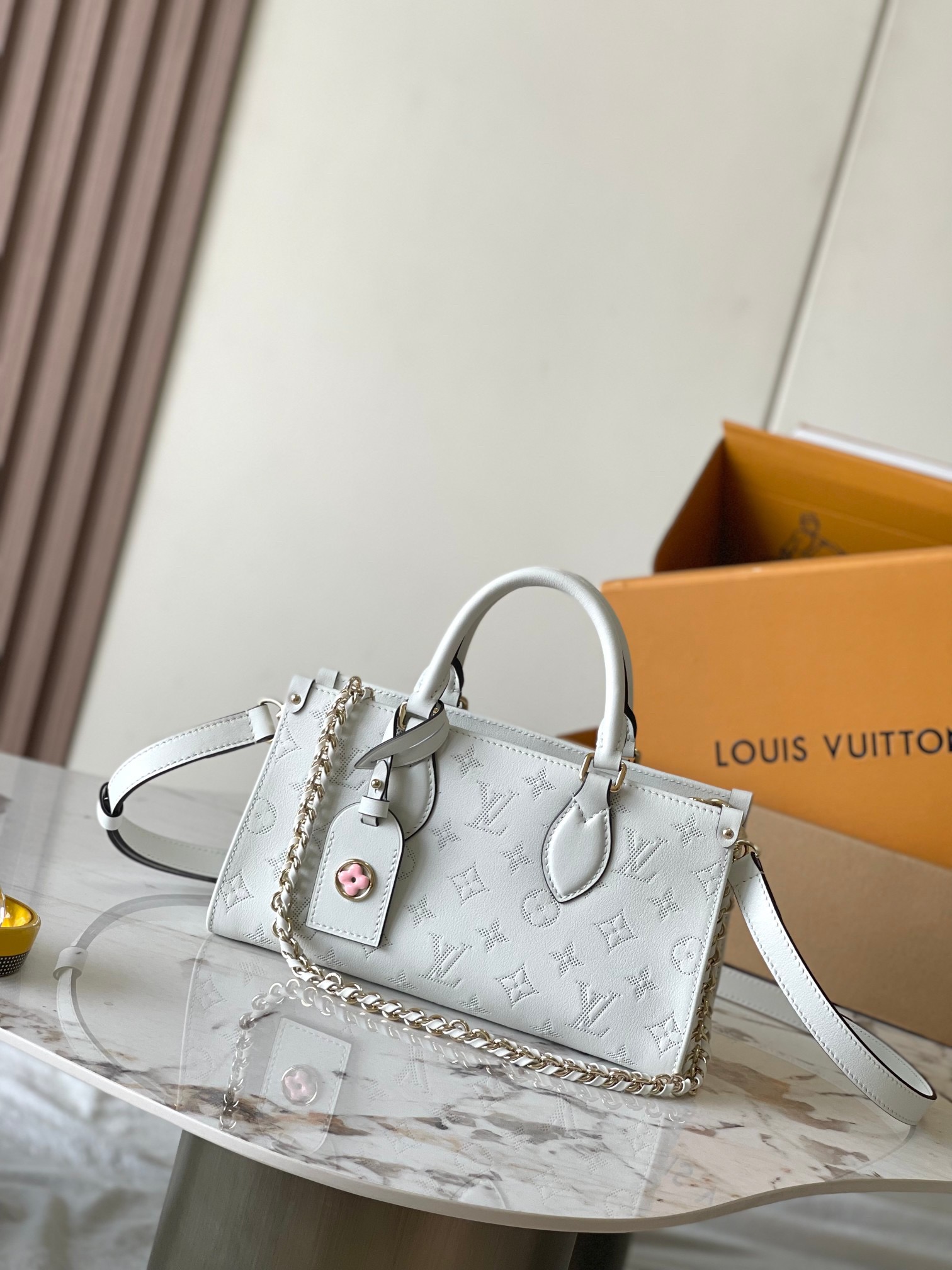 大人気モデル!!完売寸前☆ LOUIS VUITTON  Monogram ハンドバッグ M11274