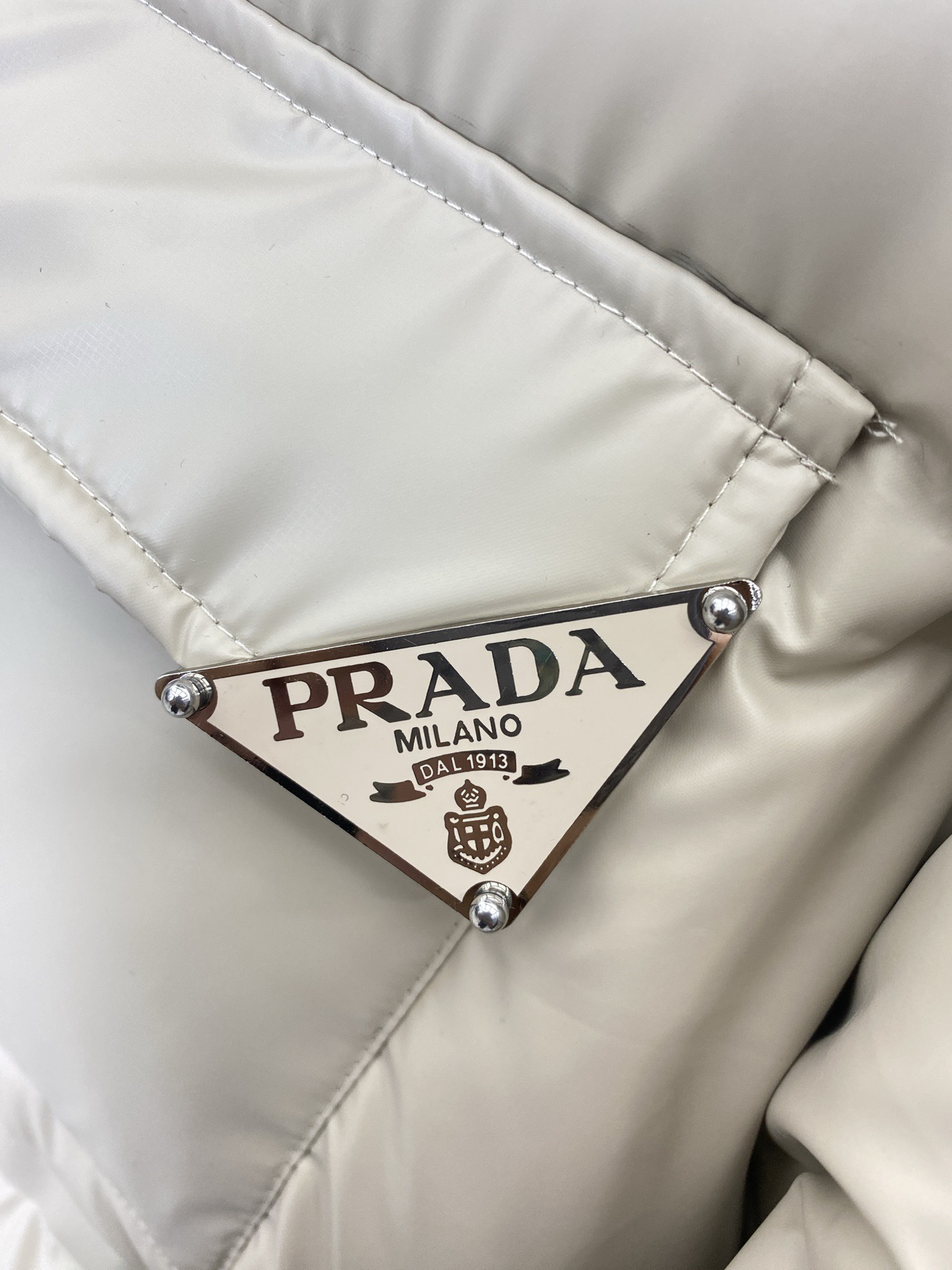PRADAプラダ 冬のダウンジャケット 旬の新作 三角標ユニセックスMONCLER