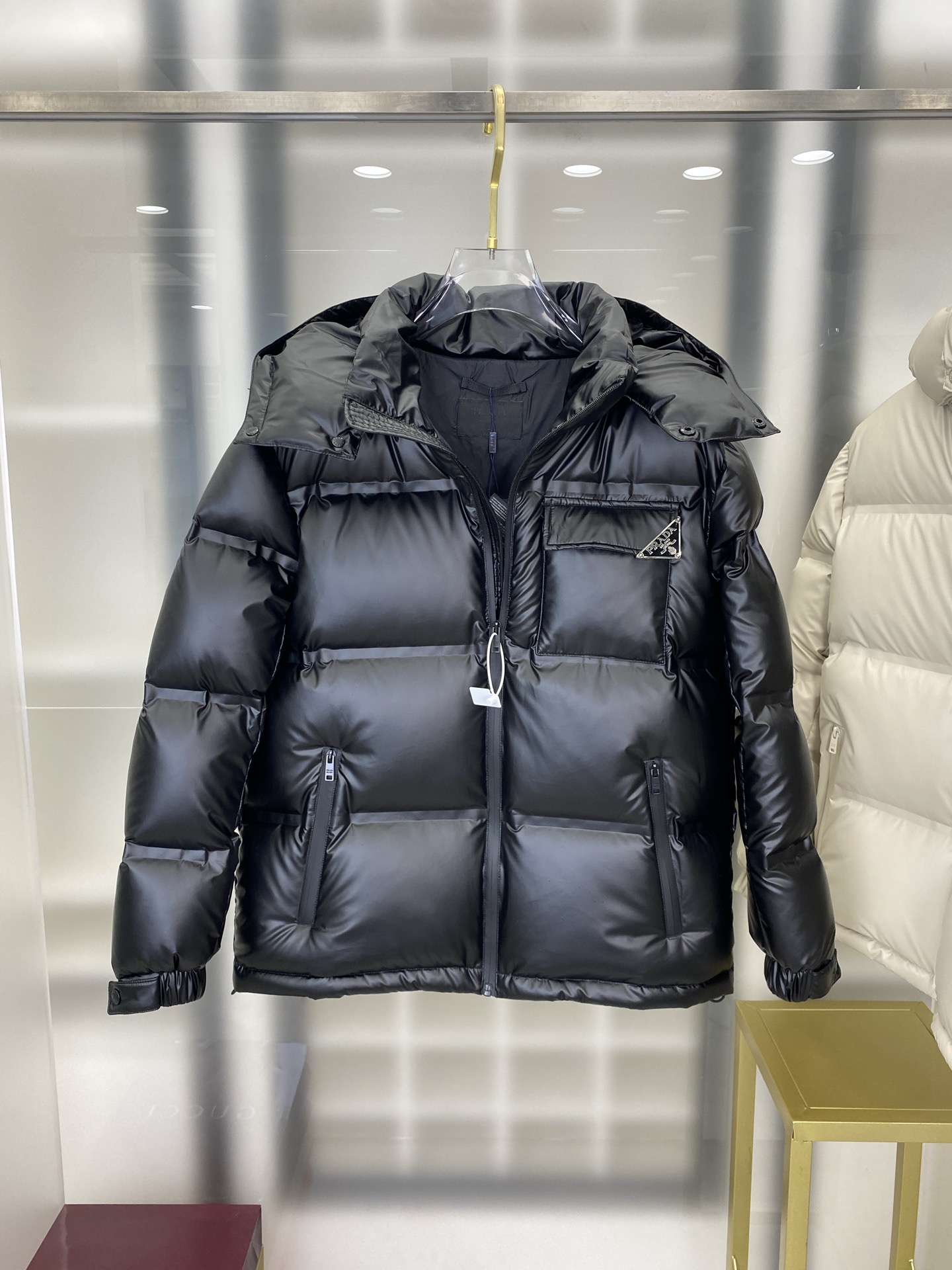 PRADAプラダ 冬のダウンジャケット 旬の新作 三角標ユニセックスMONCLER