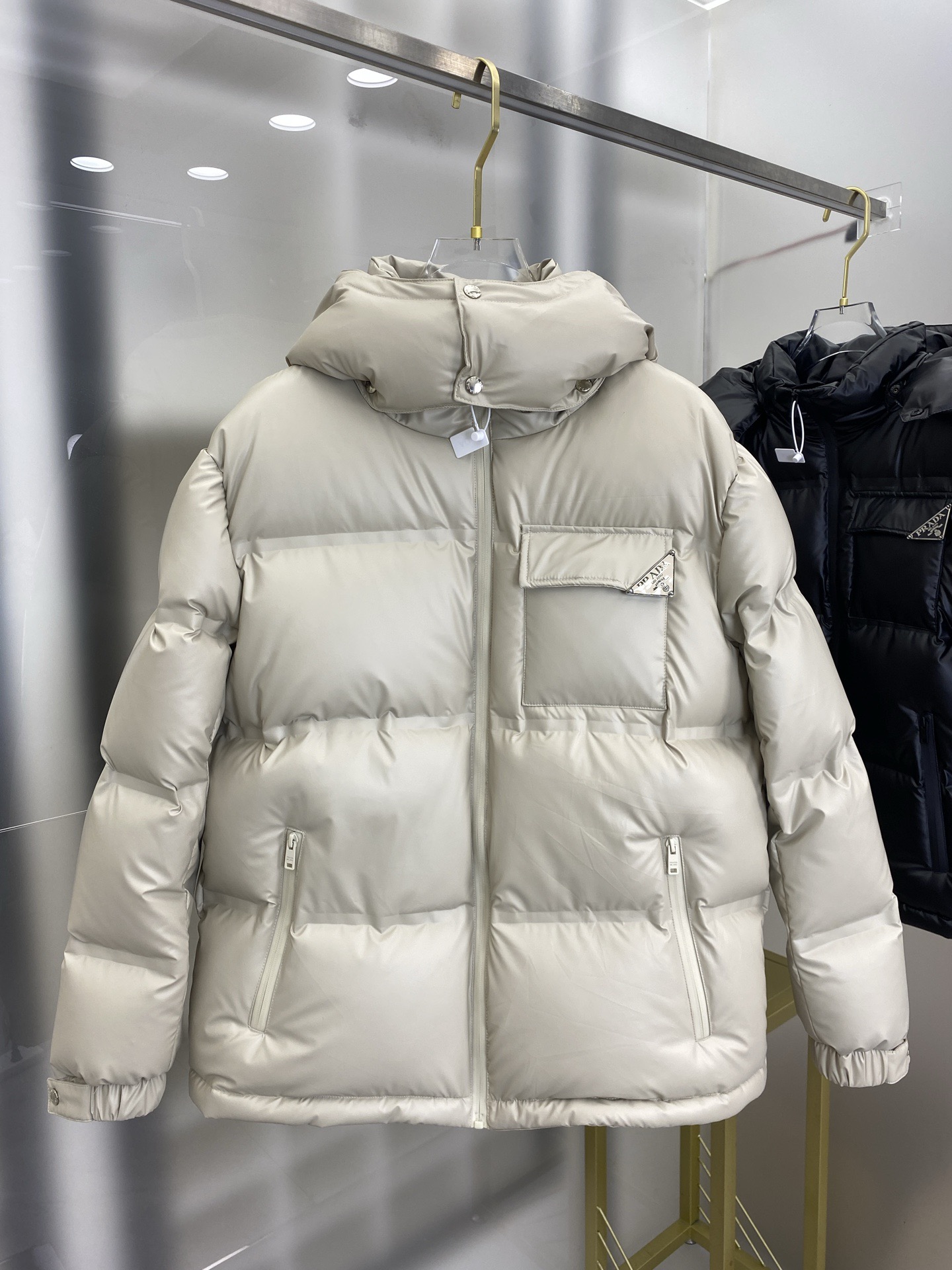 PRADAプラダ 冬のダウンジャケット 旬の新作 三角標ユニセックスMONCLER