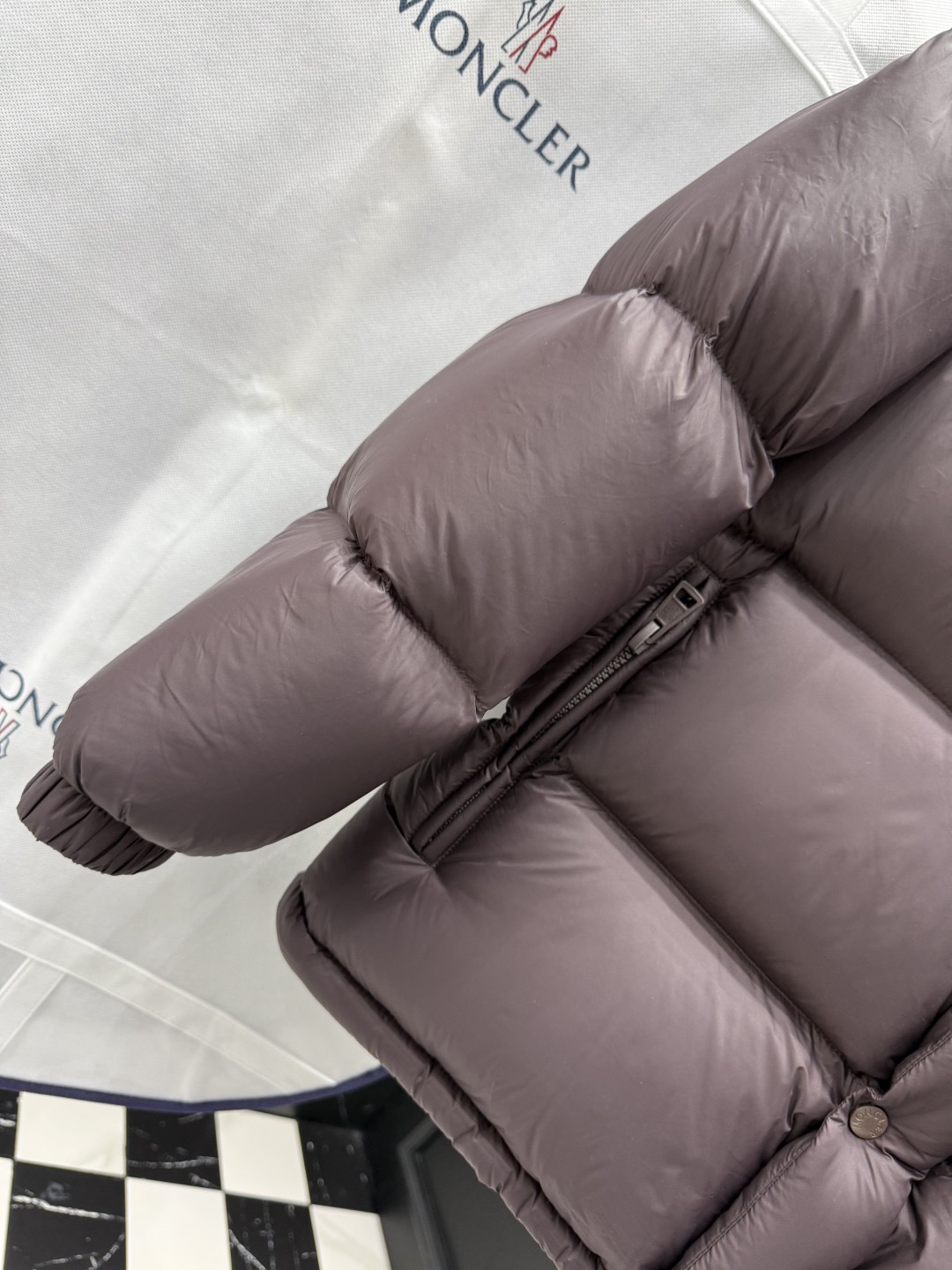 【人気商品】MONCLERモンクレール 取り外し可能ベスト付き プレミアム95%ホワイトダックダウン 超ソフトダウンジャケット