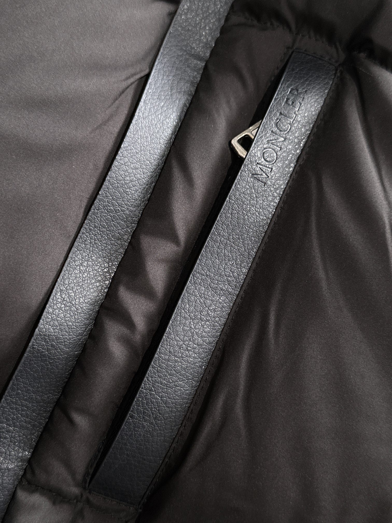 【人気商品】𝐌𝐎𝐍𝐂𝐋𝐄𝐑 モンクレール Besbre レザーパッチ ダウンジャケット ユニセックスモデル