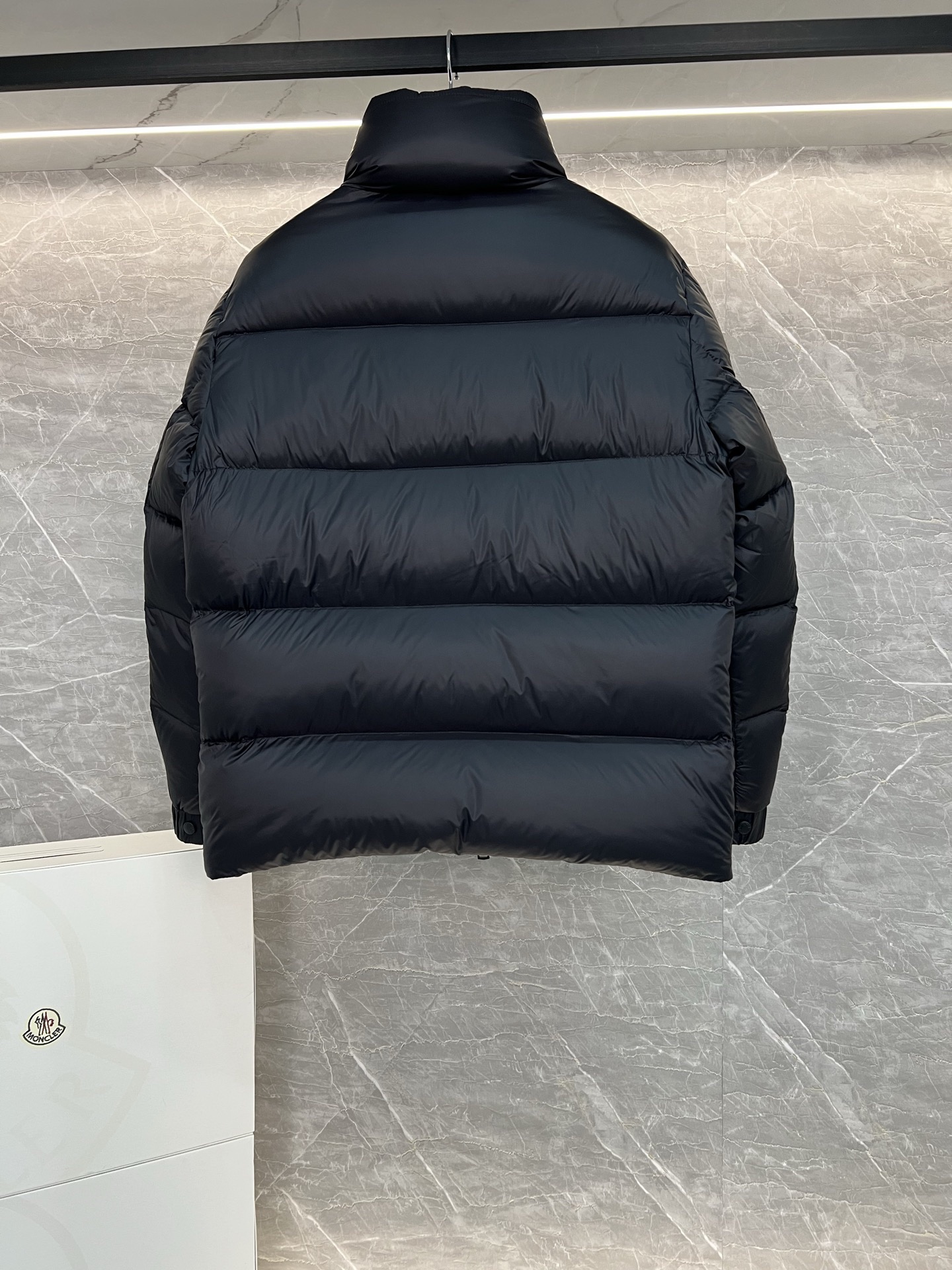 【人気商品】𝐌𝐎𝐍𝐂𝐋𝐄𝐑 モンクレール ビッグロゴ ダウンジャケット ユニセックスモデル