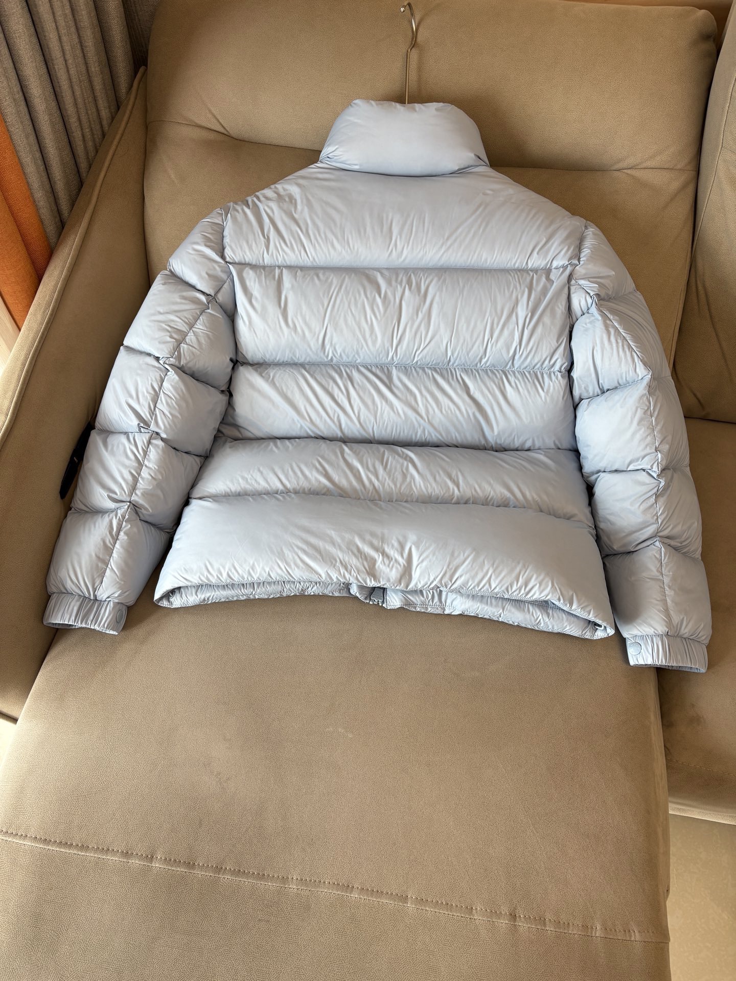 【人気商品】𝐌𝐎𝐍𝐂𝐋𝐄𝐑 モンクレール ビッグロゴ ダウンジャケット ユニセックスモデル