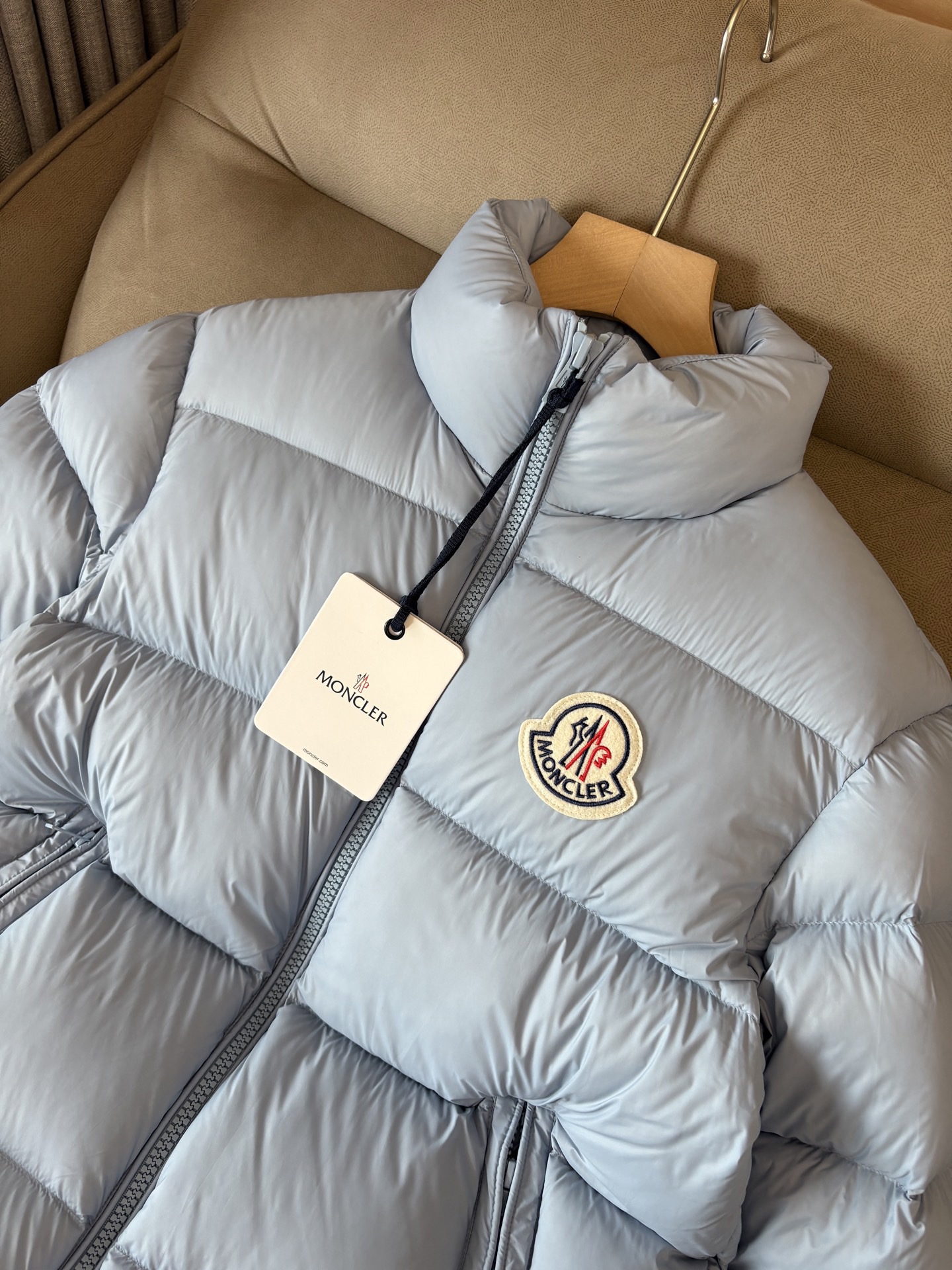 【人気商品】𝐌𝐎𝐍𝐂𝐋𝐄𝐑 モンクレール ビッグロゴ ダウンジャケット ユニセックスモデル